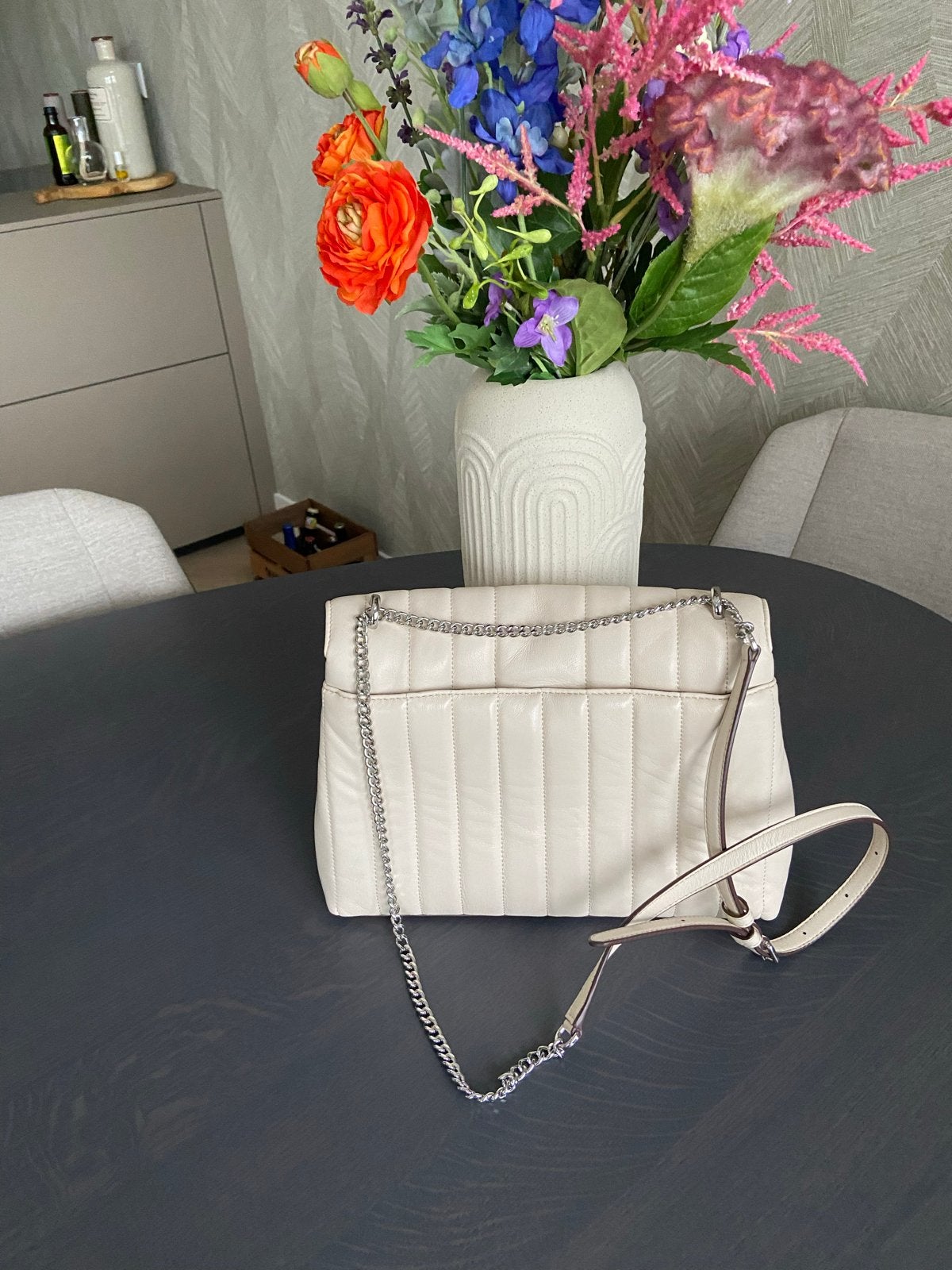 DKNY Schoudertas - Crème/Gebroken Wit, Ophalen of Verzenden, Zo goed als nieuw, Beige, Schoudertasje