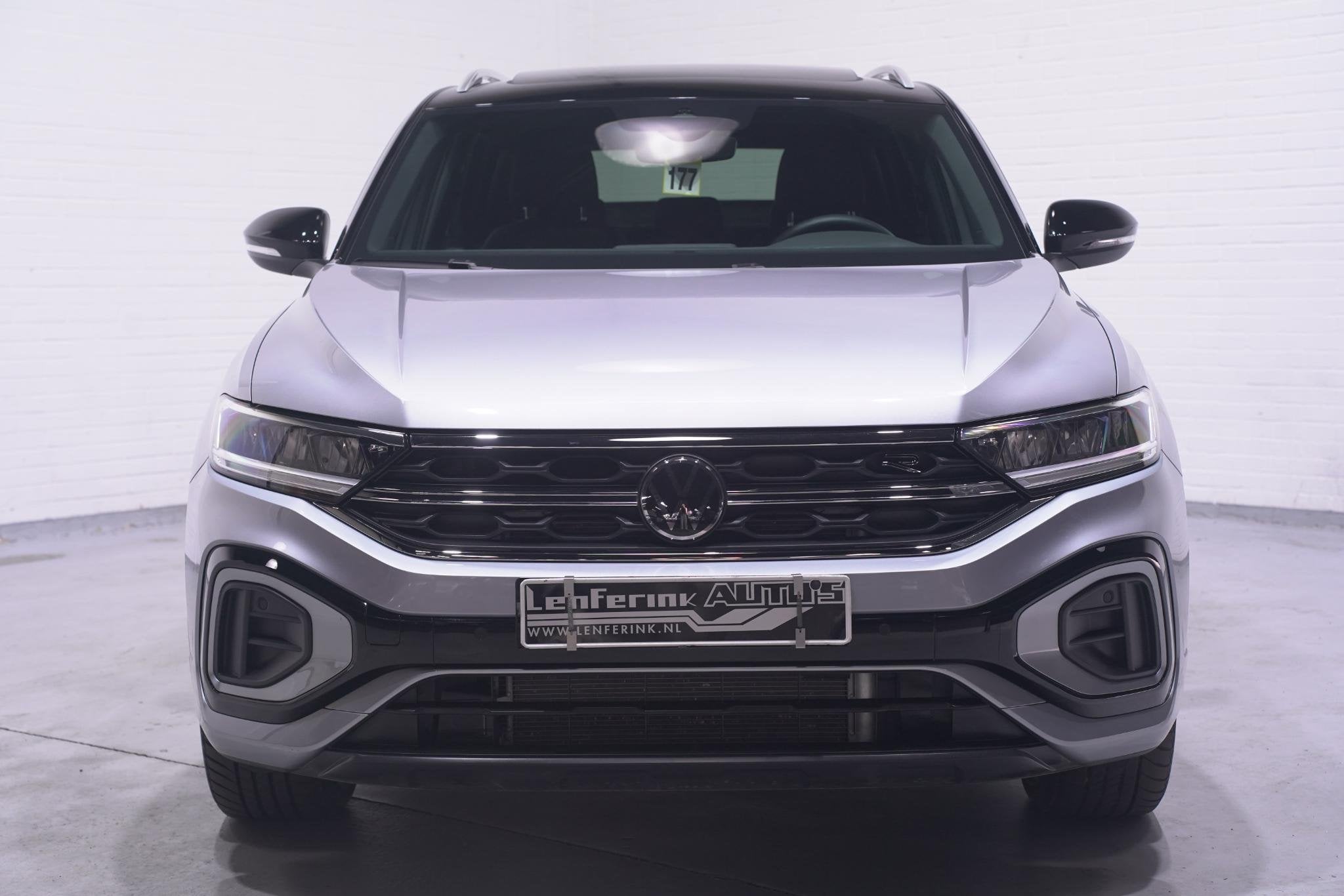 Volkswagen T-Roc 1.5 TSI R-Line Apple Carplay Panodak Stoelv, Stof, Euro 6, 4 cilinders, 150 pk