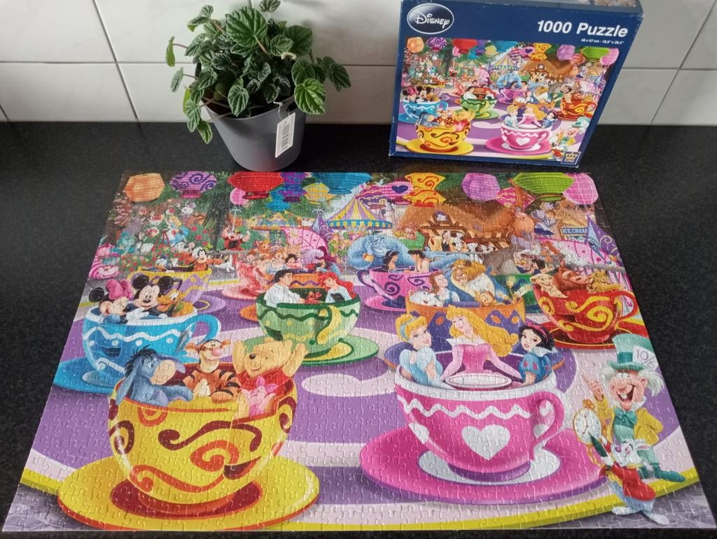Disney Puzzel " Mad Tea Cups "., Ophalen of Verzenden, 500 t/m 1500 stukjes, Gebruikt, Legpuzzel