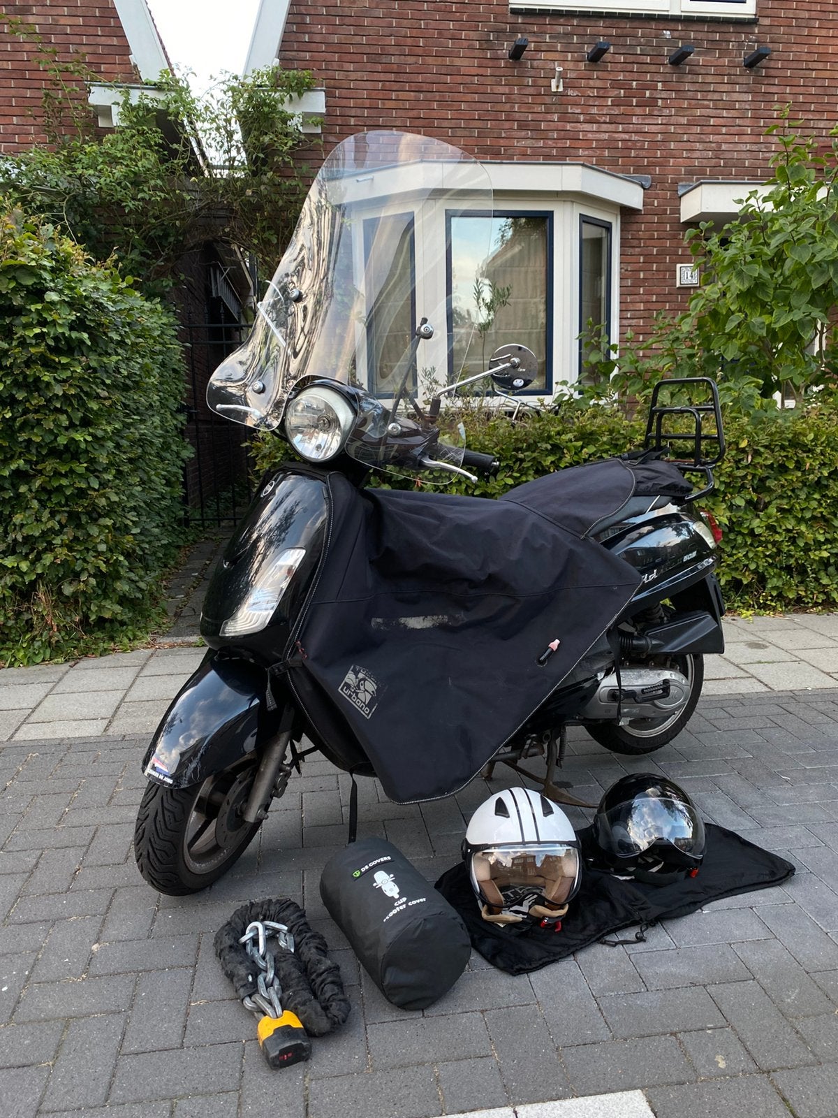 Sym Fiddle 2 incl 2 helmen M, beenkleed, regenhoes en slot, Ophalen, Gebruikt, Maximaal 45 km/u, Benzine