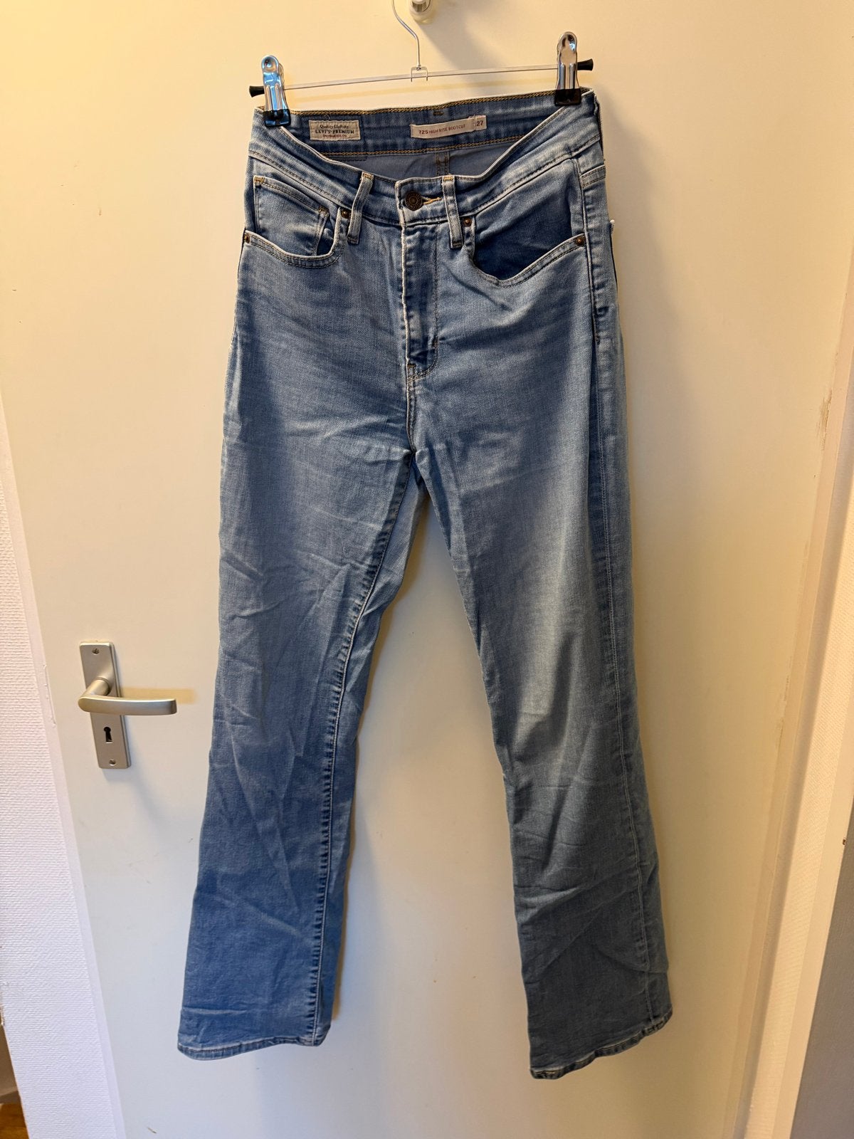 Levi's 725 High Rise Bootcut Jeans - Maat W27, Ophalen of Verzenden, Zo goed als nieuw, Blauw, W27 (confectie 34) of kleiner
