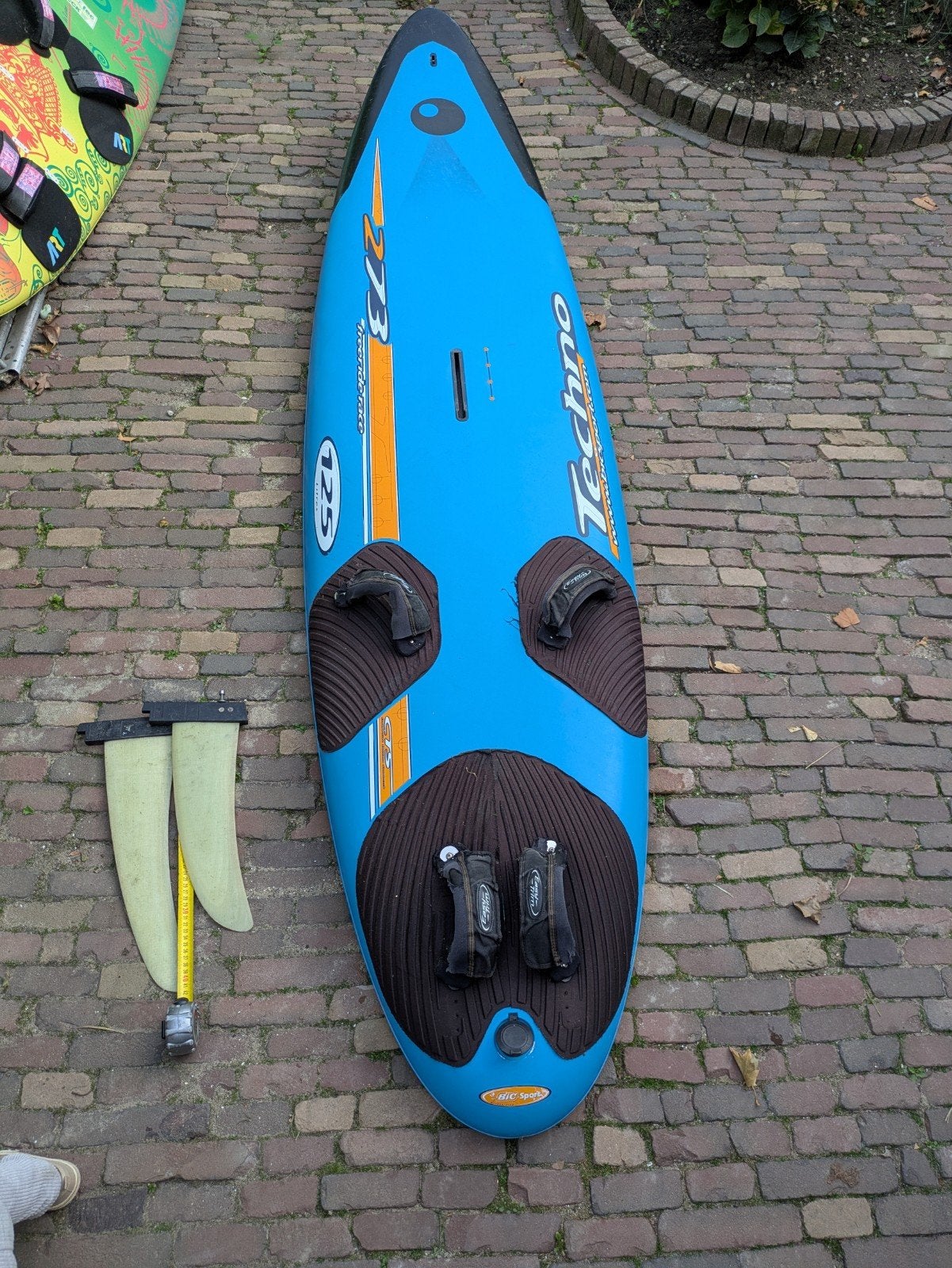 Bic Techno 125 liter windsurfplank met vinnen, Ophalen, Gebruikt, Minder dan 250 cm, Plank