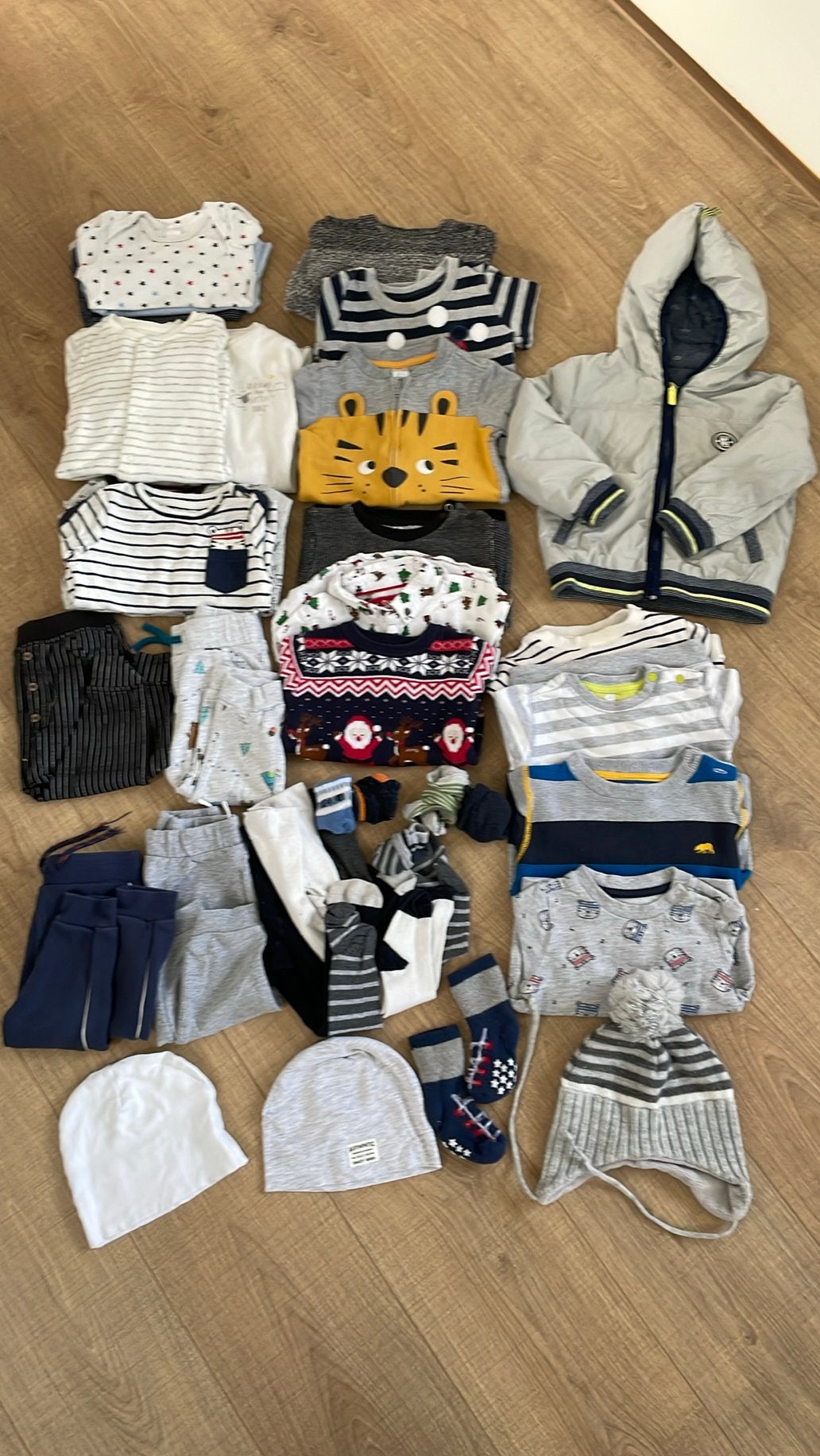 Pakket babykleding jongens maat 80, in totaal 29 items, Ophalen, Gebruikt, Maat 80