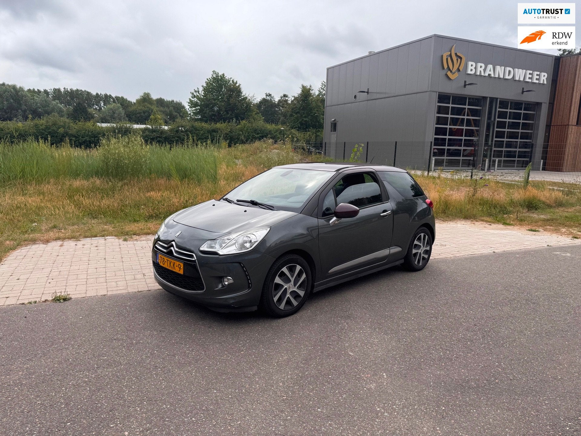 Citroen DS3 1.6 e-HDi So Chic Navi.Clima.Leder, Auto's, Voorwielaandrijving, Euro 5, 28 km/l, Gebruikt