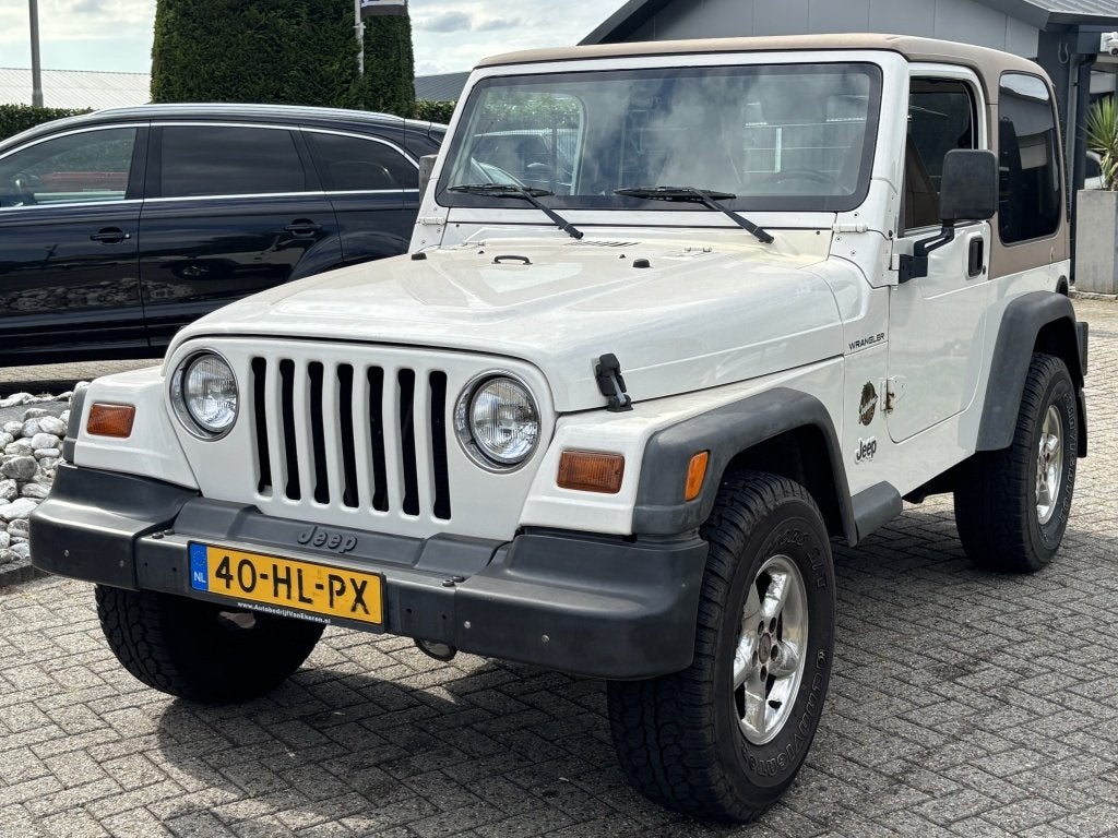 Jeep Wrangler 2.5i Softtop Sahara Cabrio 1999 Benzine 4X4, Stof, Cabriolet, 4 stoelen, Wit