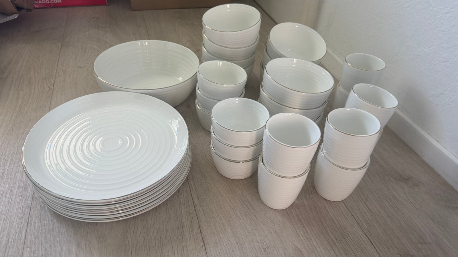 Set borden mokken salade kom en kleine kommen, Huis en Inrichting, Keuken | Servies, Ophalen of Verzenden, Zo goed als nieuw, Bord(en)