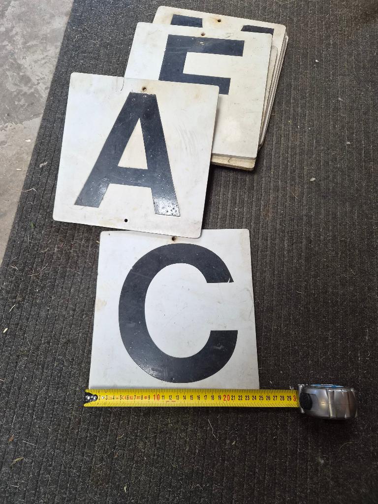 Letters rijbak 20x40 mtr, Dieren en Toebehoren, Ophalen of Verzenden, Zo goed als nieuw, Overige soorten