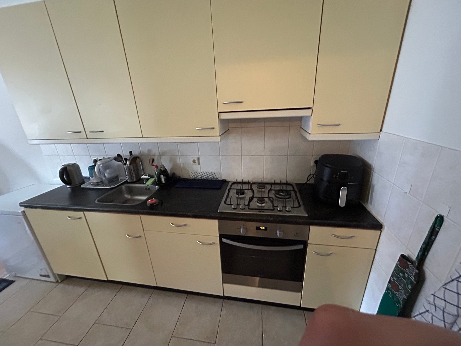 Complete keuken gratis af te halen (3.20m) met apparatuur, Huis en Inrichting, Ophalen, Gebruikt, Crème, Enkelwandige keuken