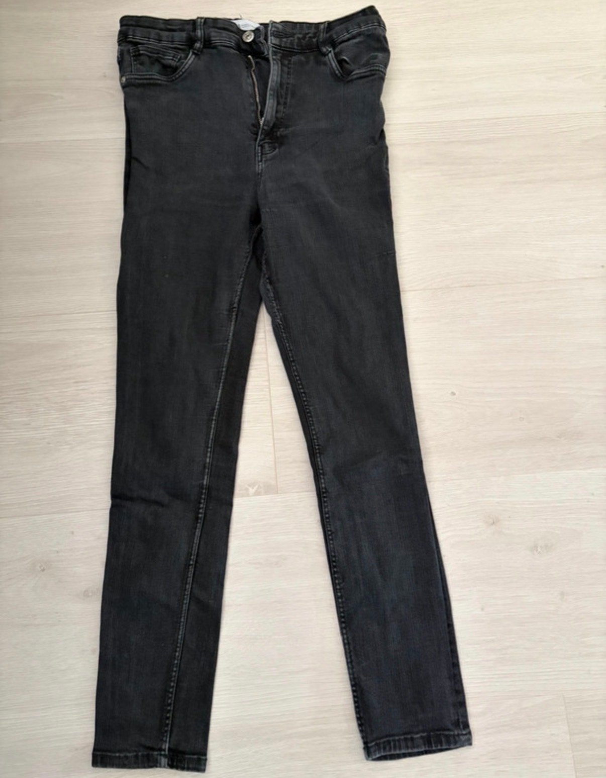 Zwarte high waist jeans van Zara, maat W33-W36 (confectie 42, Kleding | Dames, Ophalen of Verzenden, Gedragen, Zwart, W33 - W36 (confectie 42/44)