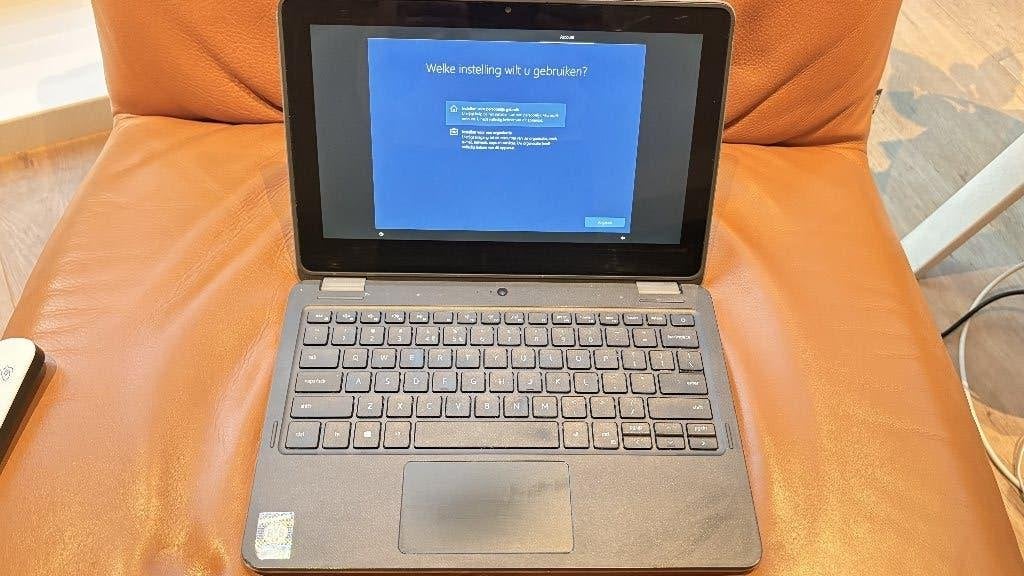 Laptop Dell Latitude 3120 met adapter, Computers en Software, Windows Laptops, Gebruikt, 11 inch, 2 tot 3 Ghz, Qwerty, Ophalen