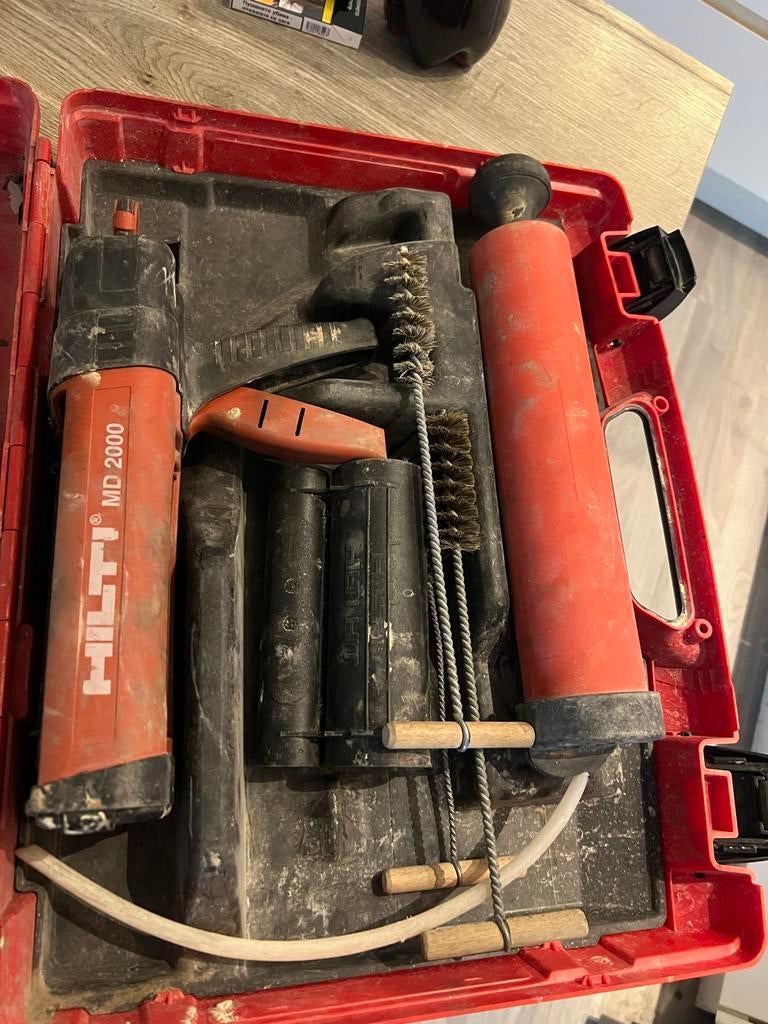 Hilti MD 2000 Injectiemortelpistool met accessoires, Doe-het-zelf en Verbouw, Gereedschap | Boormachines, Ophalen of Verzenden