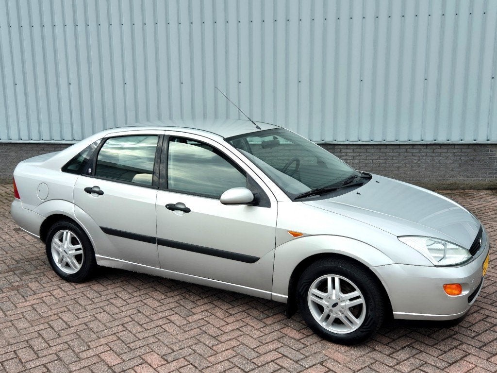 Ford FOCUS 1.6 16V Ghia Automaat Nieuwe APK 2027 Airco, Auto's, Ford, 1596 cc, 101 pk, Gebruikt, 4 cilinders
