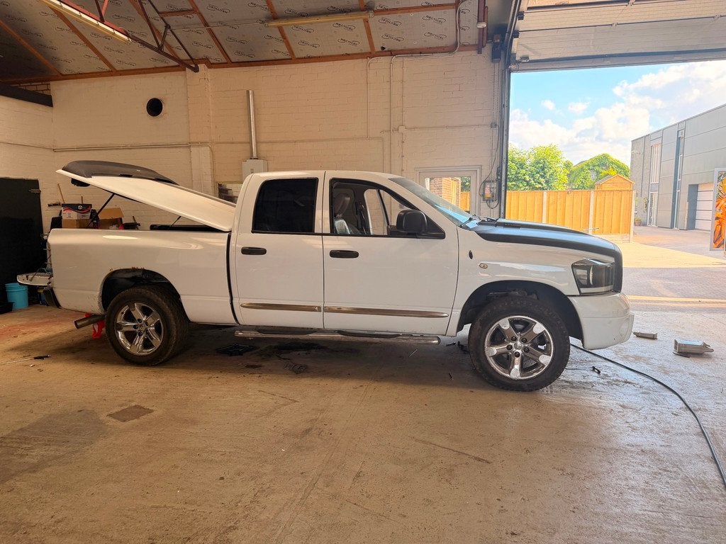 Dodge DODGE RAM 1500 4X4L 5.7 Hemi (non MDS) krukas hoorbaar, Auto's, Gebruikt, 8 cilinders, 5654 cc, Bedrijf