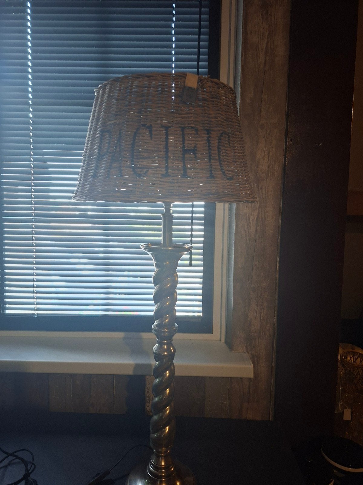 Riviera Maison Schermerlamp met Rattan Kap - 90 cm, Ophalen, Gebruikt, Metaal, Minder dan 100 cm