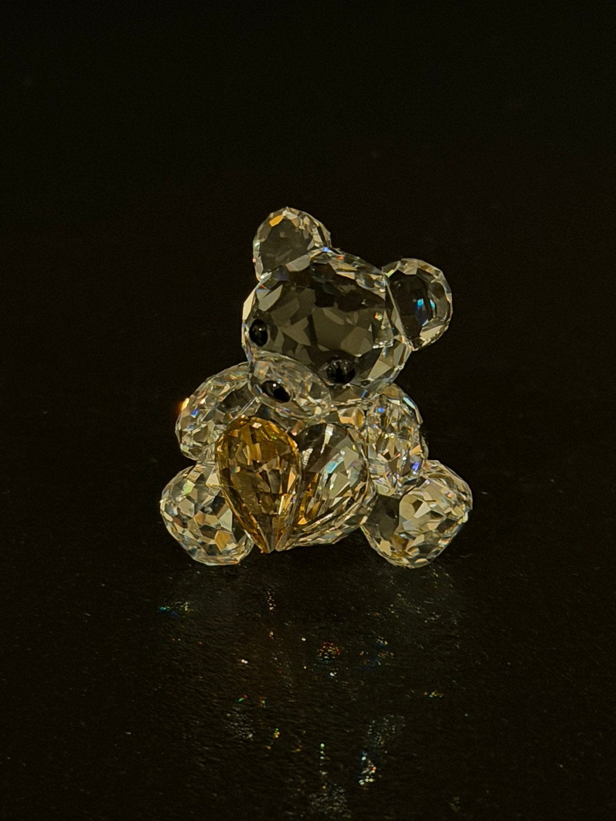 NIEUWSTAAT SWAROVSKI KRIS BEER “VANUIT HET HART” BEELDJE, Verzamelen, Swarovski, Ophalen of Verzenden, Zo goed als nieuw, Figuurtje