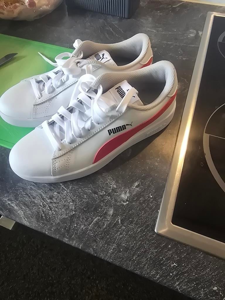 Puma Sneakers Wit met Roze Streep - Zo goed als nieuw, Ophalen of Verzenden, Zo goed als nieuw, Meisje