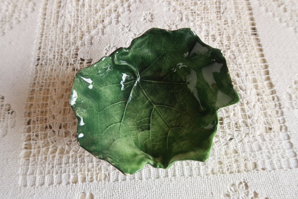 Decoratief schaaltje in de vorm van een koolblad, Antiek en Kunst, Ophalen of Verzenden