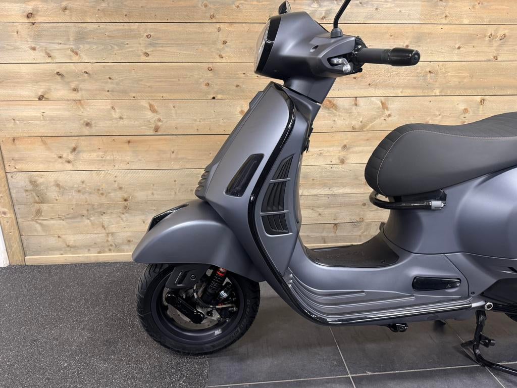 Vespa GTS 300 Supersport Grigio Matt Bitubo Special 03-2023, Scooter, Bedrijf, Info@schakelaar-tweewielers.nl, Diezerplein 17