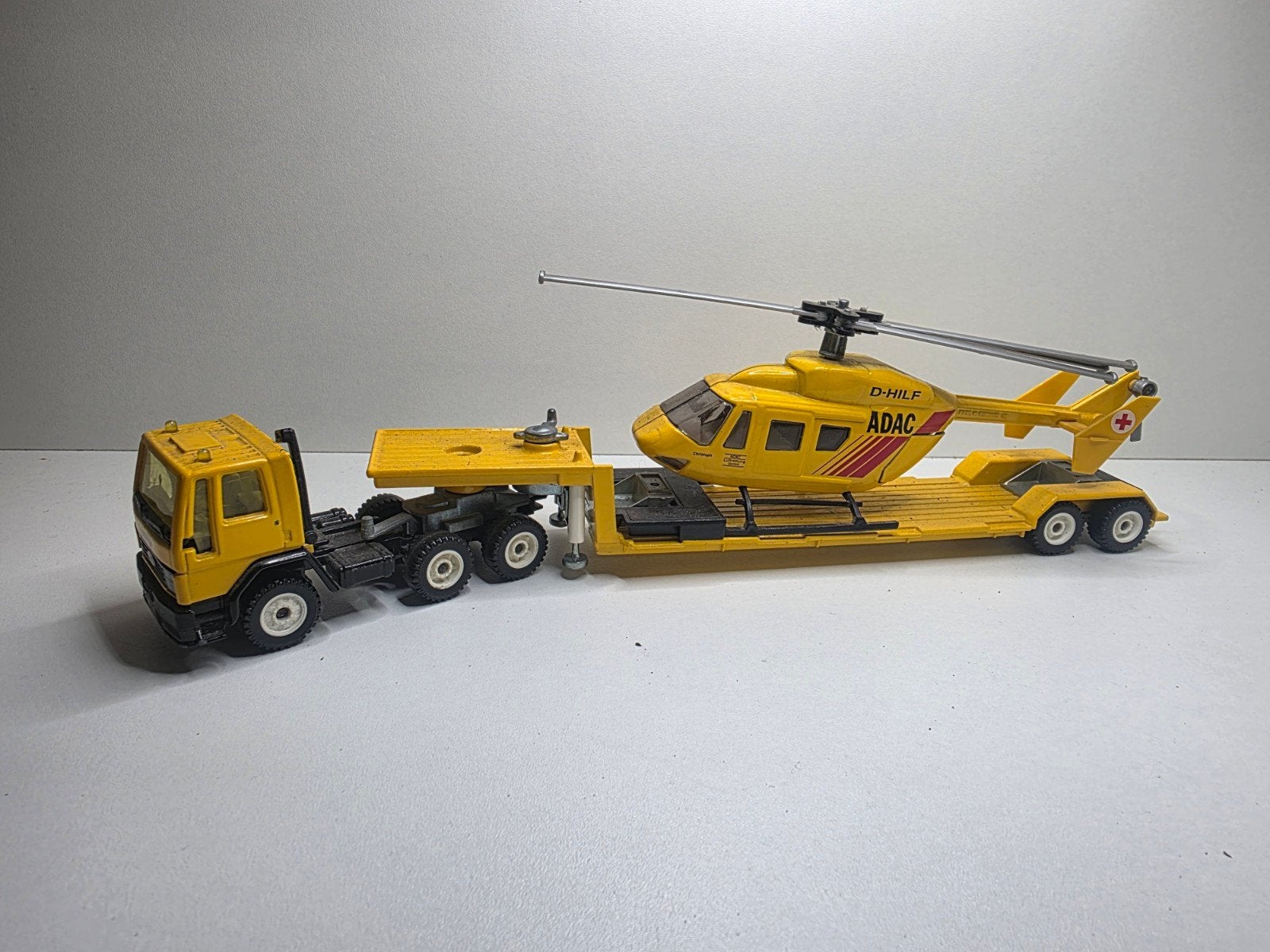 ford met dieplader en helikopter, Ophalen of Verzenden, Gebruikt, Bus of Vrachtwagen, SIKU