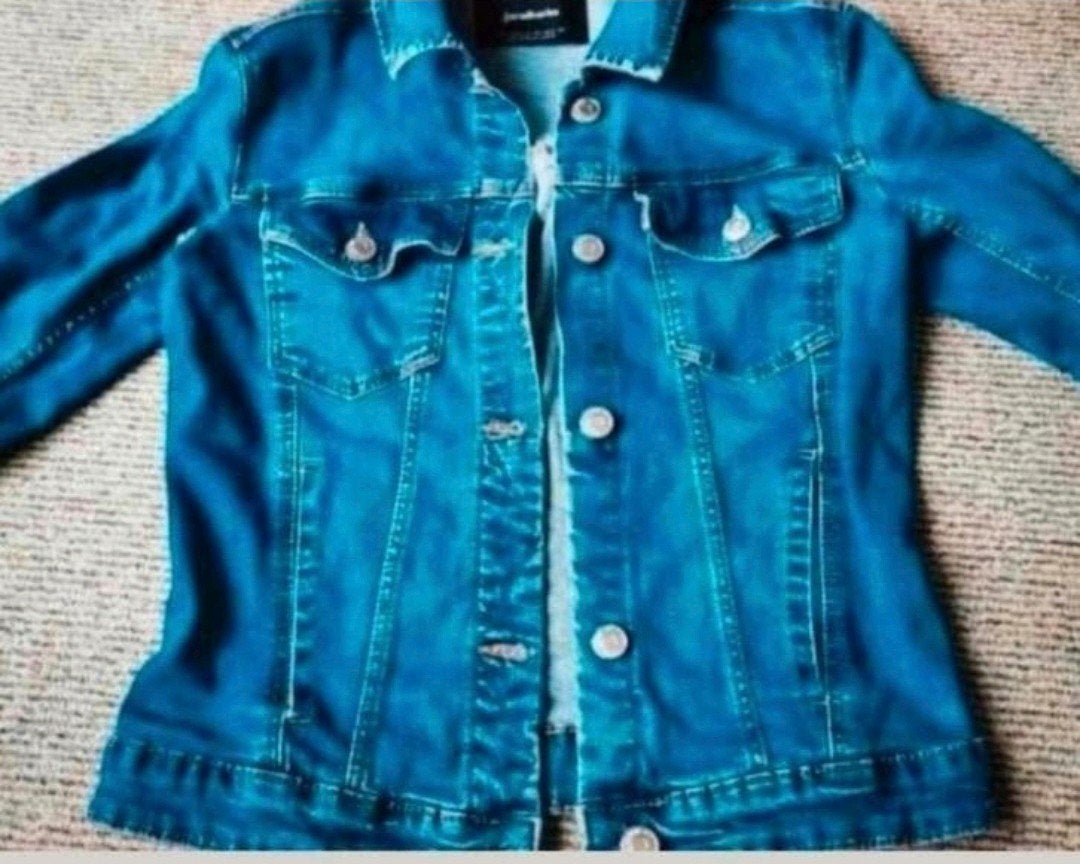 Stradivarius Spijkerjasje Denim Blauw – Maat XS, Kleding | Dames, Jassen | Zomer, Blauw, Ophalen of Verzenden, Zo goed als nieuw