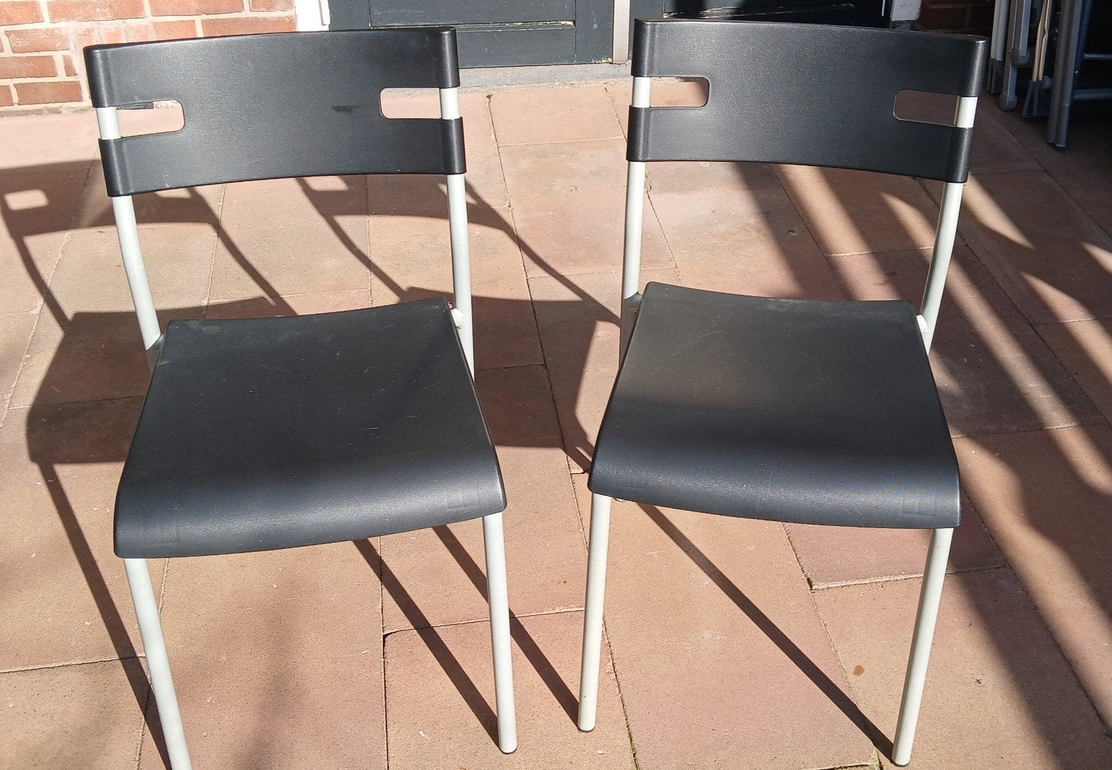 Set van 2 zwarte stoelen met metalen onderstel, Ophalen, Twee, Zwart, Modern