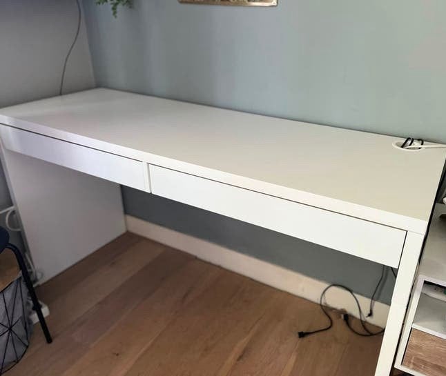 In zeer goede staat - IKEA MICKE Bureau, wit, 142x50 cm, Ophalen, Hout, 50 cm, 142 cm