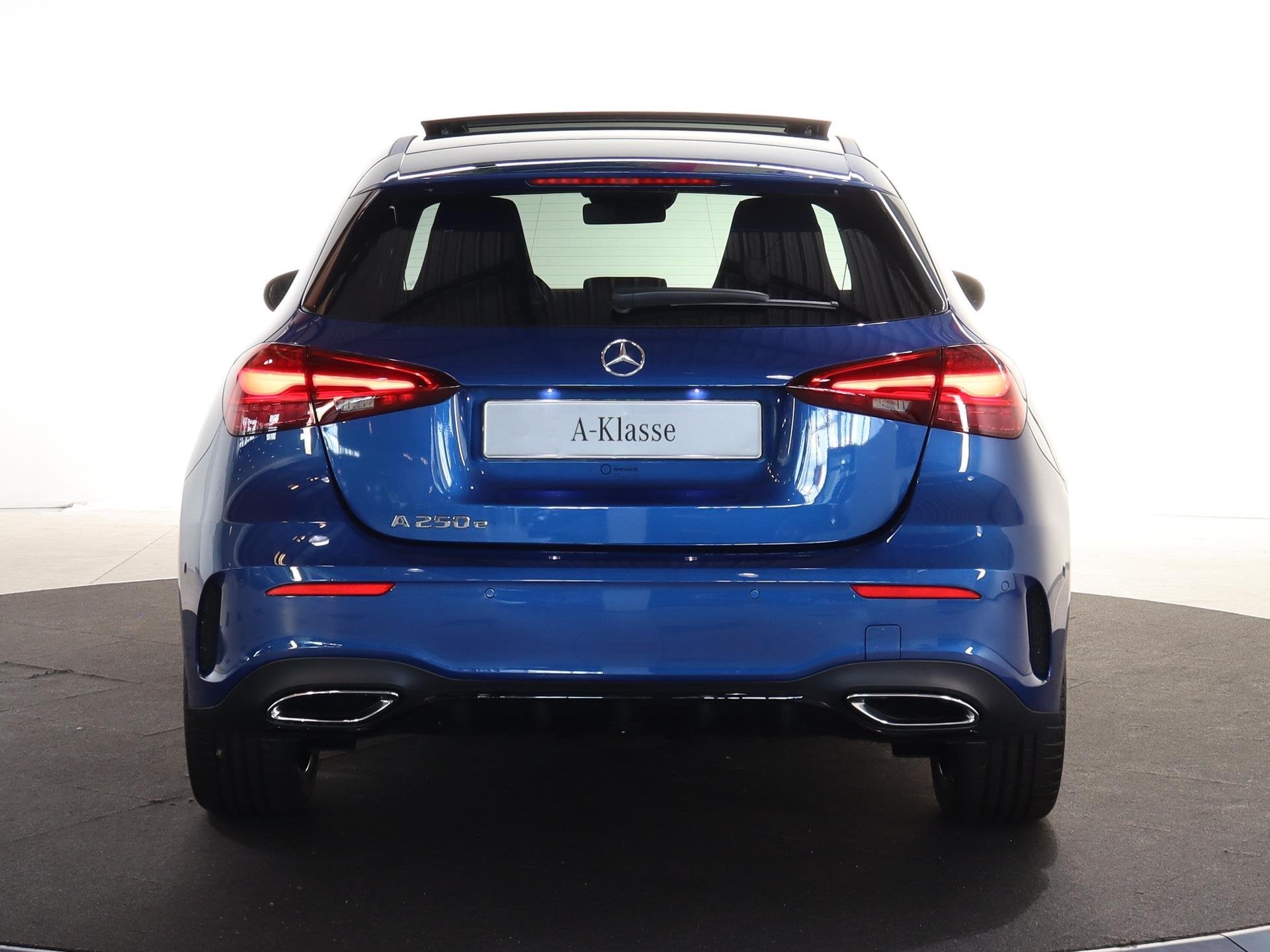 Foto 4 van Mercedes-Benz A-klasse 250e Star Edition AMG Line | Panorama