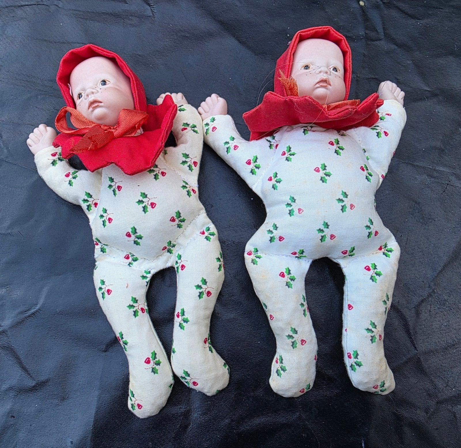Set van 2 vintage babypopjes met rode mutsjes, Ophalen of Verzenden, Gebruikt, Babypop