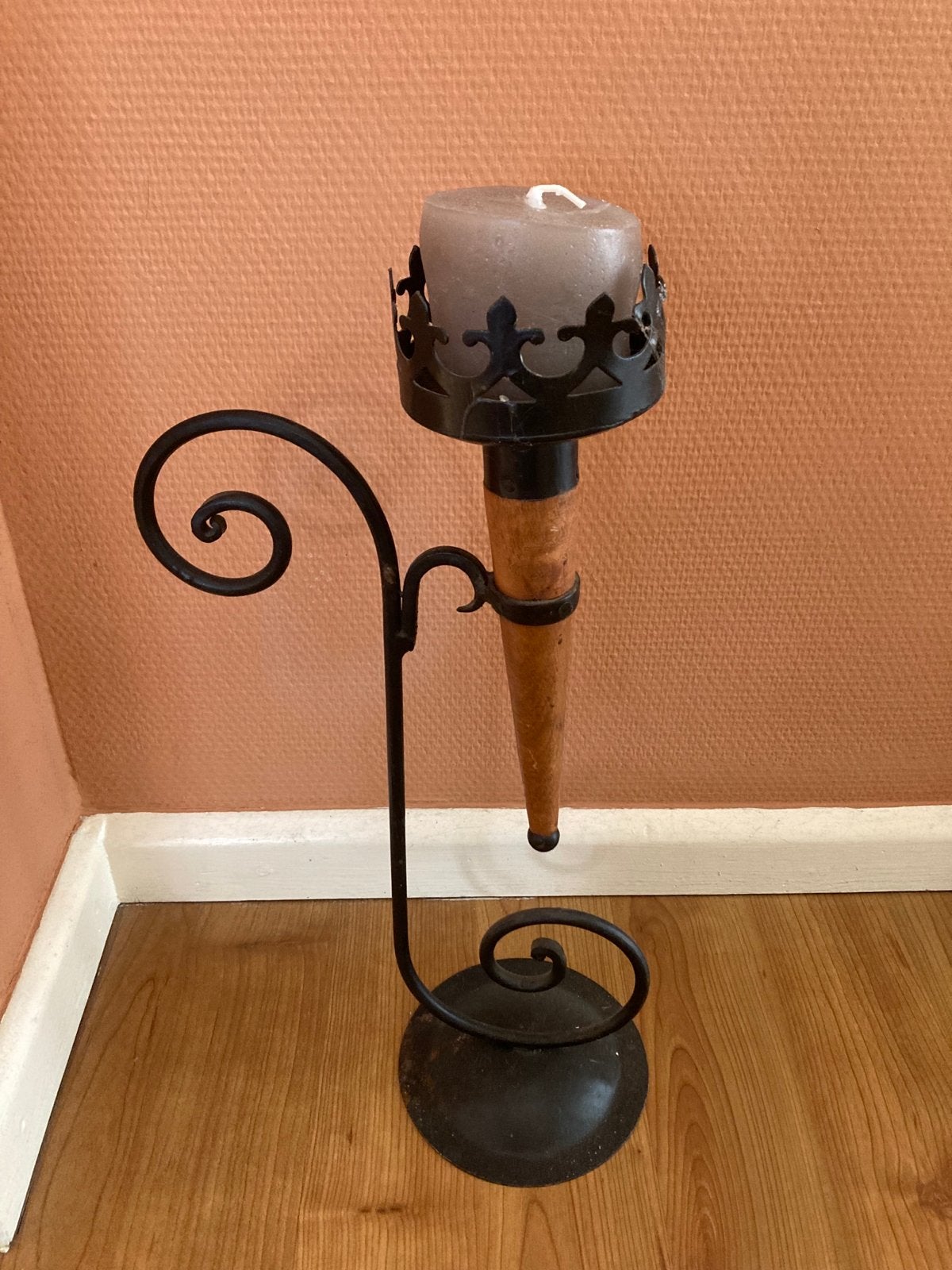 Decoratieve kandelaar met smeedijzeren standaard, Ophalen, Overige materialen