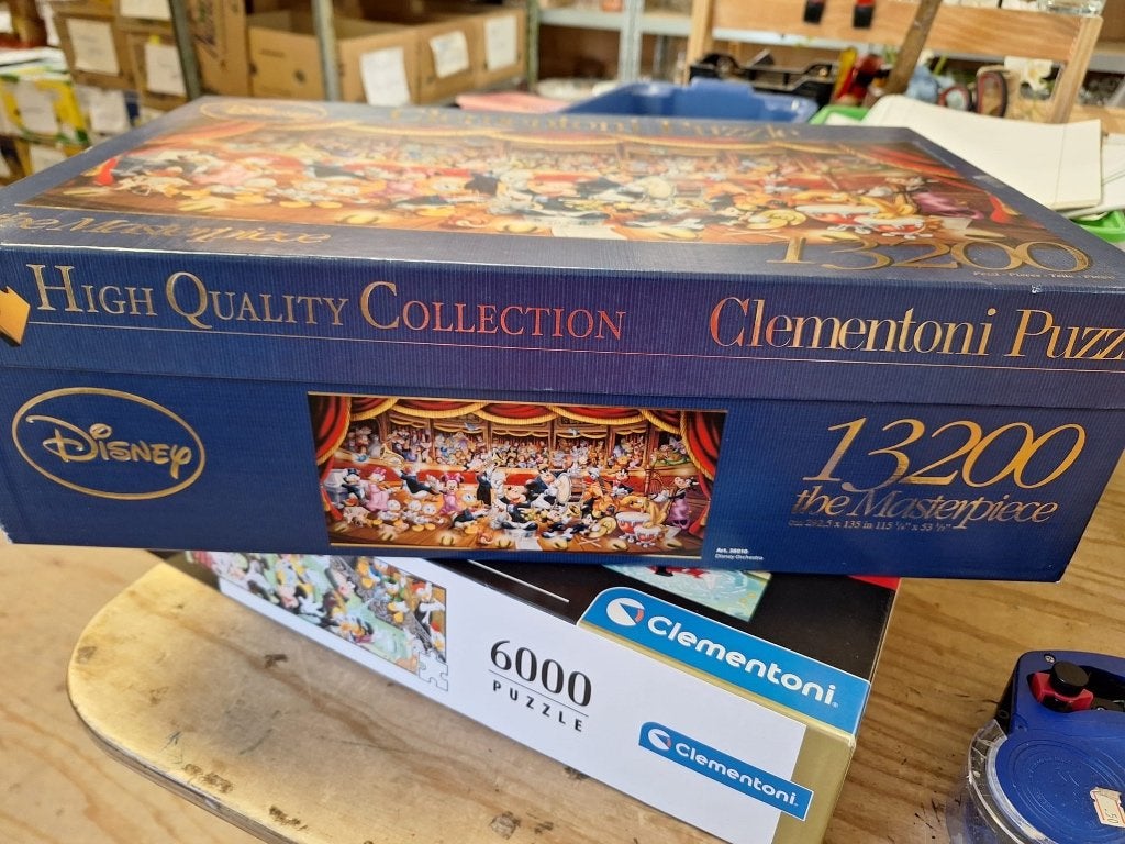 2 DISNEY PUZZELS 13200 EN 6000 STUKJES Clementoni  - WD014, Ophalen of Verzenden, Meer dan 1500 stukjes, Zo goed als nieuw, Legpuzzel