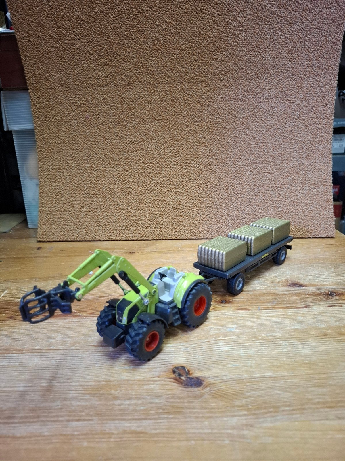 Siku Claas met voorlader aanhanger en balen, Ophalen of Verzenden, Gebruikt, Hijskraan, Tractor of Landbouw, SIKU