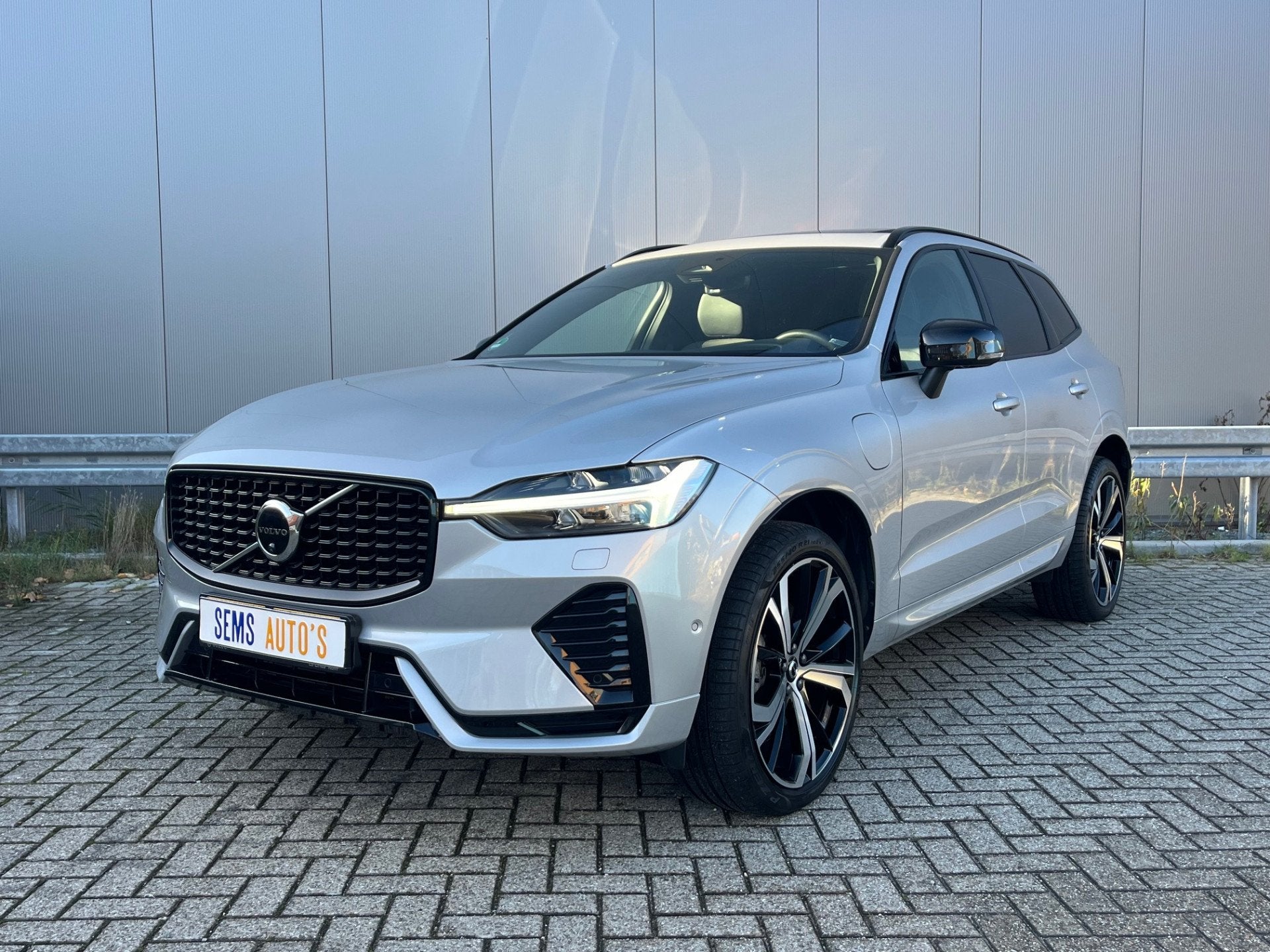 Volvo XC60 2.0 T8 Plug-in hybrid AWD Pano / Head up / Key Le, Automaat, Dealer onderhouden, Gebruikt, 4 cilinders