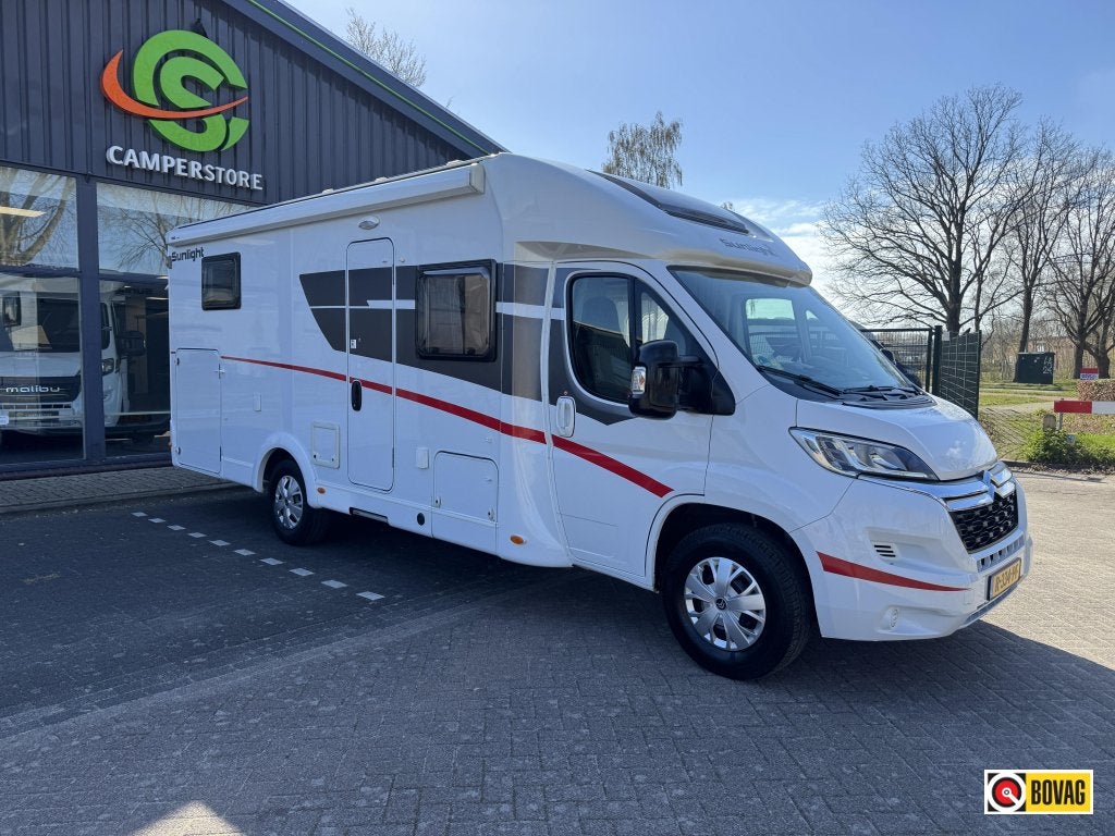 Sunlight T67 - Zonnepaneel | Omvormer | LPG | Trekhaak, Caravans en Kamperen, Campers, Sunlight, Ringverwarming, 7 tot 8 meter