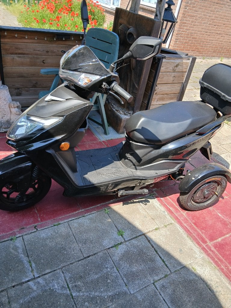 nieuwstaat met nog jaar garantie inruil mogelijk, Maximaal 45 km/u, Elektrisch, Zo goed als nieuw, Ophalen