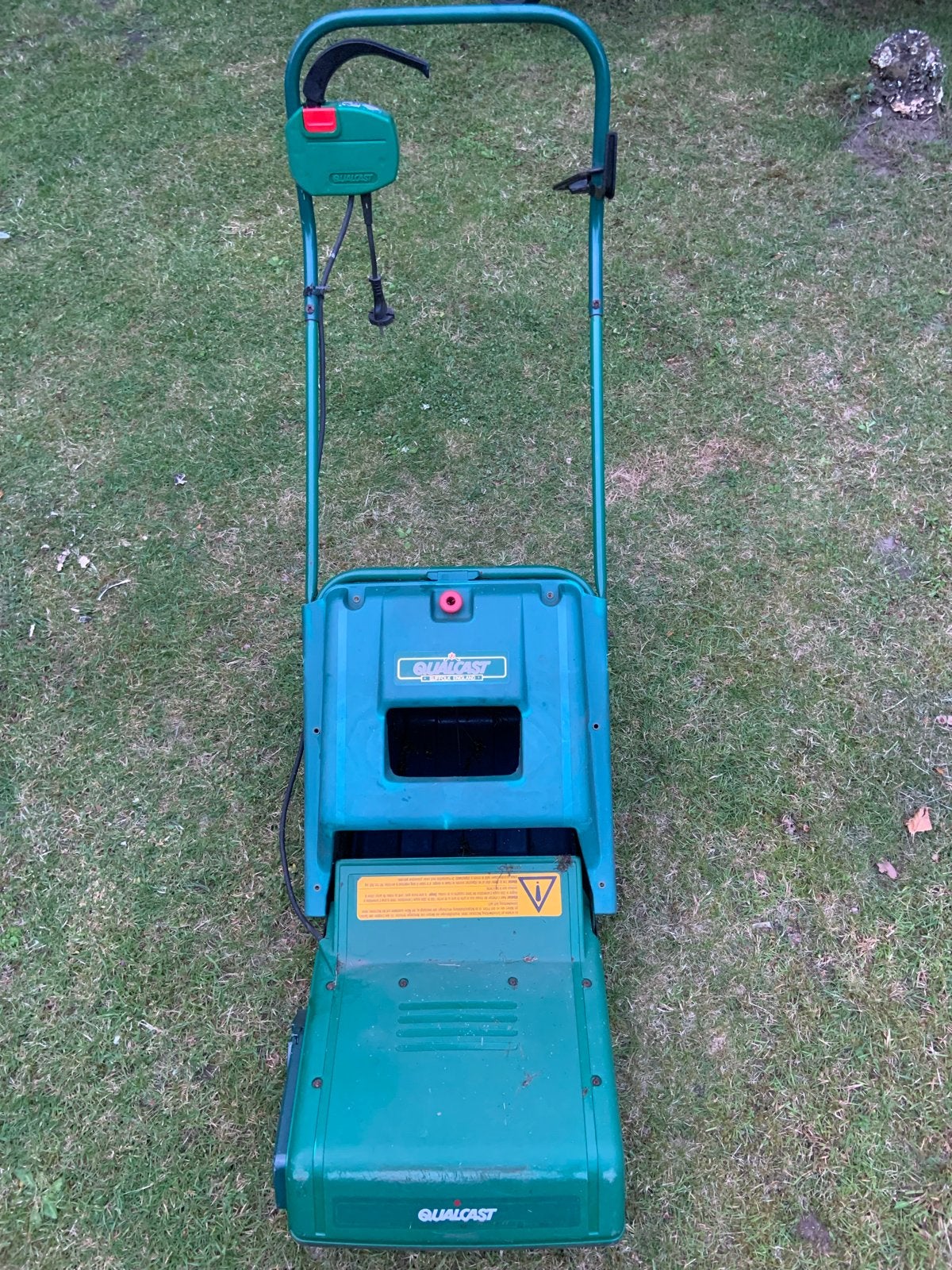 Qualcast elektrische kooimesmaaier, Tuin en Terras, Gebruikt, Elektrische grasmaaier, Ophalen of Verzenden, Opvangbak