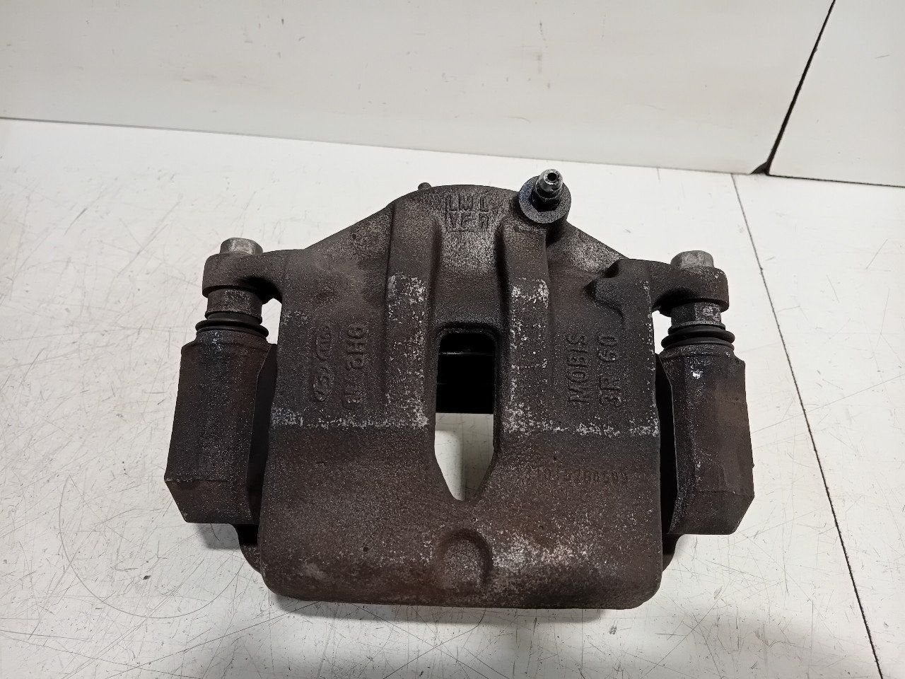 Remklauw links voor Kia Sportage, Onderdelen@venauto.nl, Van der Ven Autorecycling B.V., Ettenseweg 76, 4706 PB Roosendaal, The Netherlands