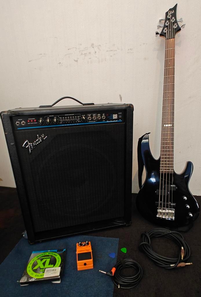 Krachtige Bass-set: LTD B-55  + Fender BXR 300W + Boss DS-1, Ophalen, Zo goed als nieuw, Elektrisch, 5-snarig