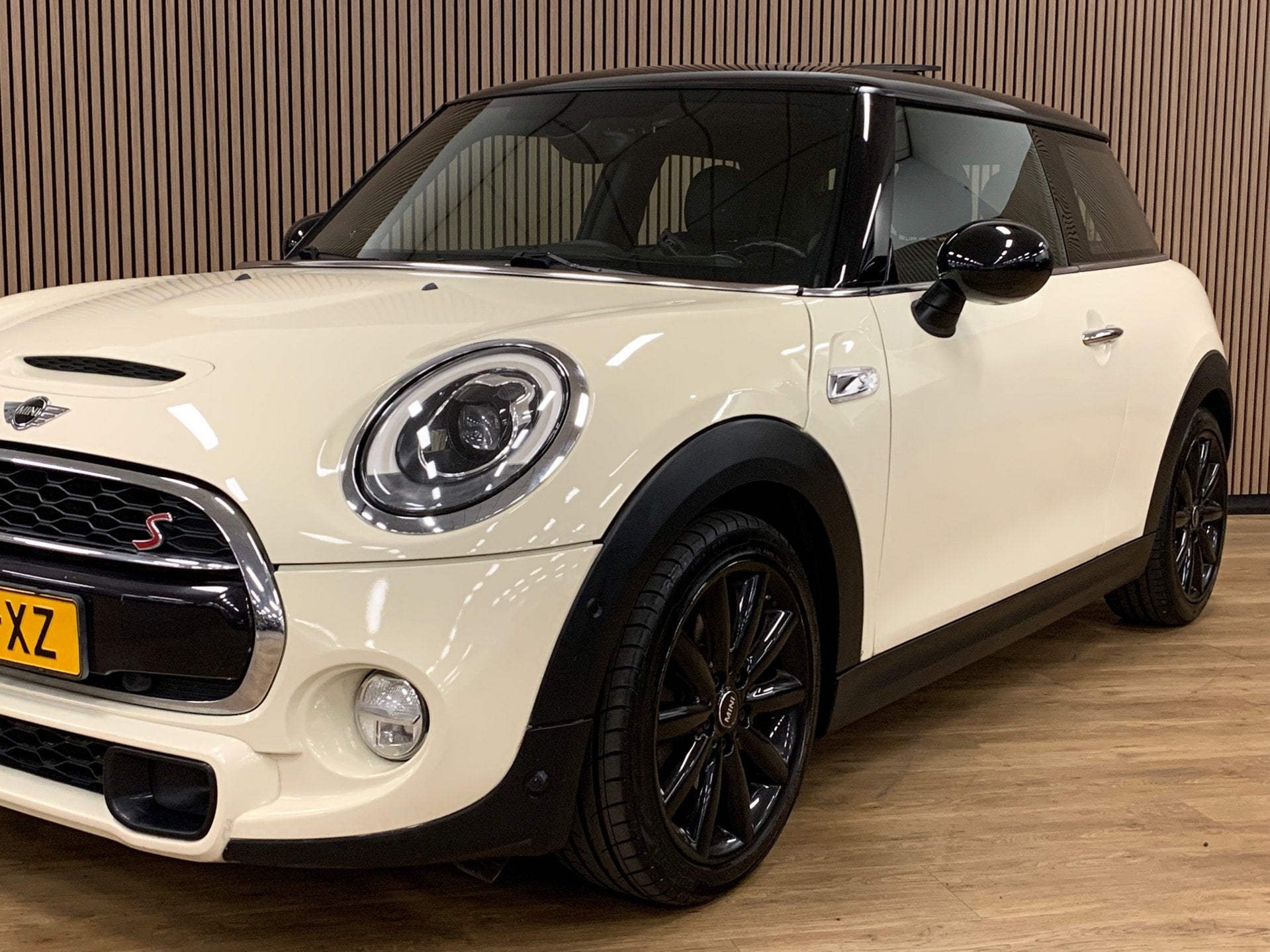 Mini Mini 2.0 Cooper S Chili Serious Business|Automaat|Opend, Auto's, Mini, 1998 cc, Gebruikt, 4 stoelen, Leder