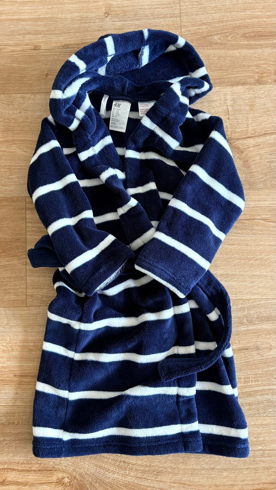 Badjas H&M 110 / 116 valt royaal, Ophalen of Verzenden, Zo goed als nieuw, Jongen of Meisje, Nacht- of Onderkleding