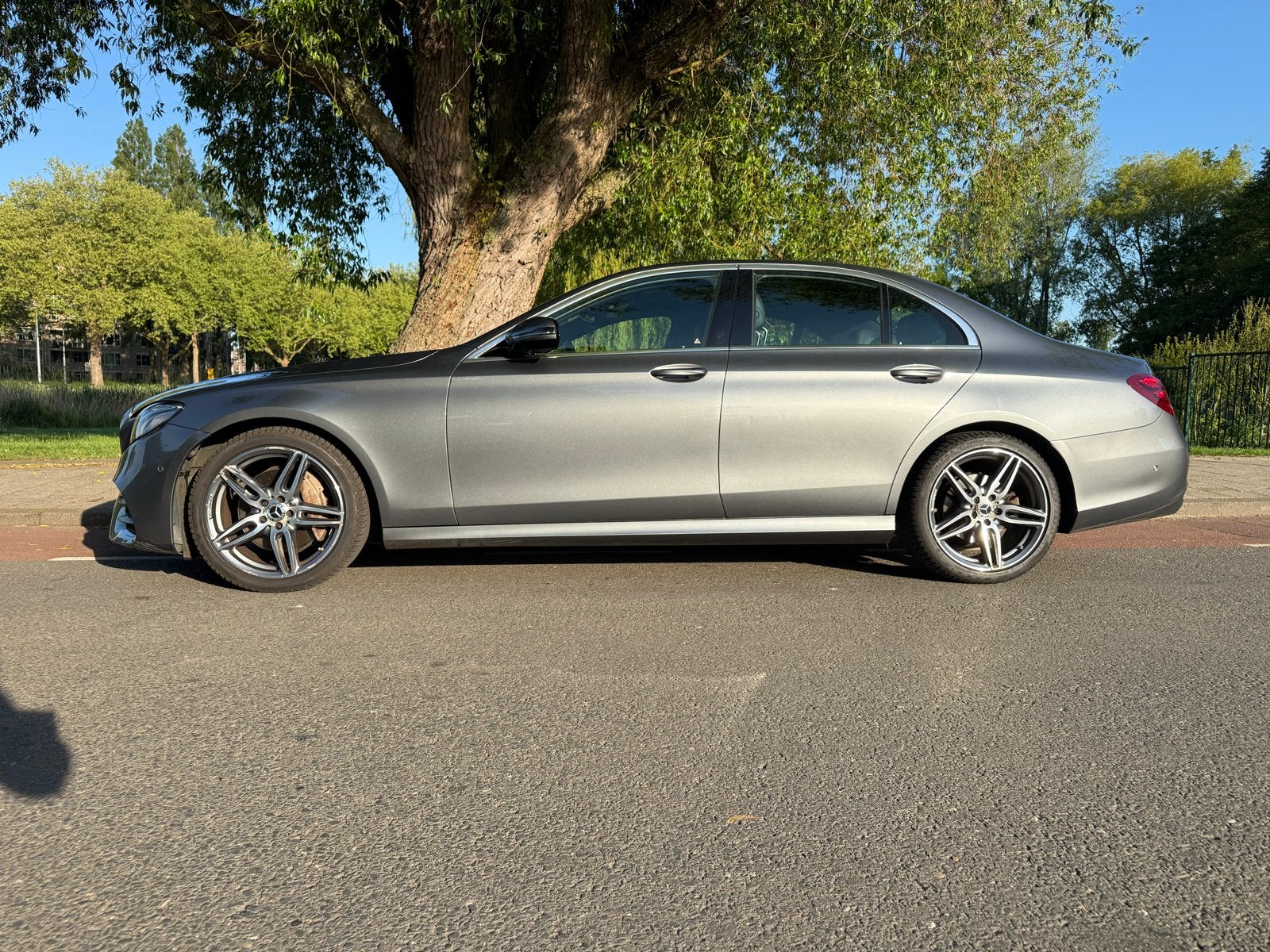 Mercedes-Benz E-Klasse E220 d 194pk 9G-TRONIC 2019 Grijs, Auto's, Automaat, Achterwielaandrijving, 4 cilinders, Diesel