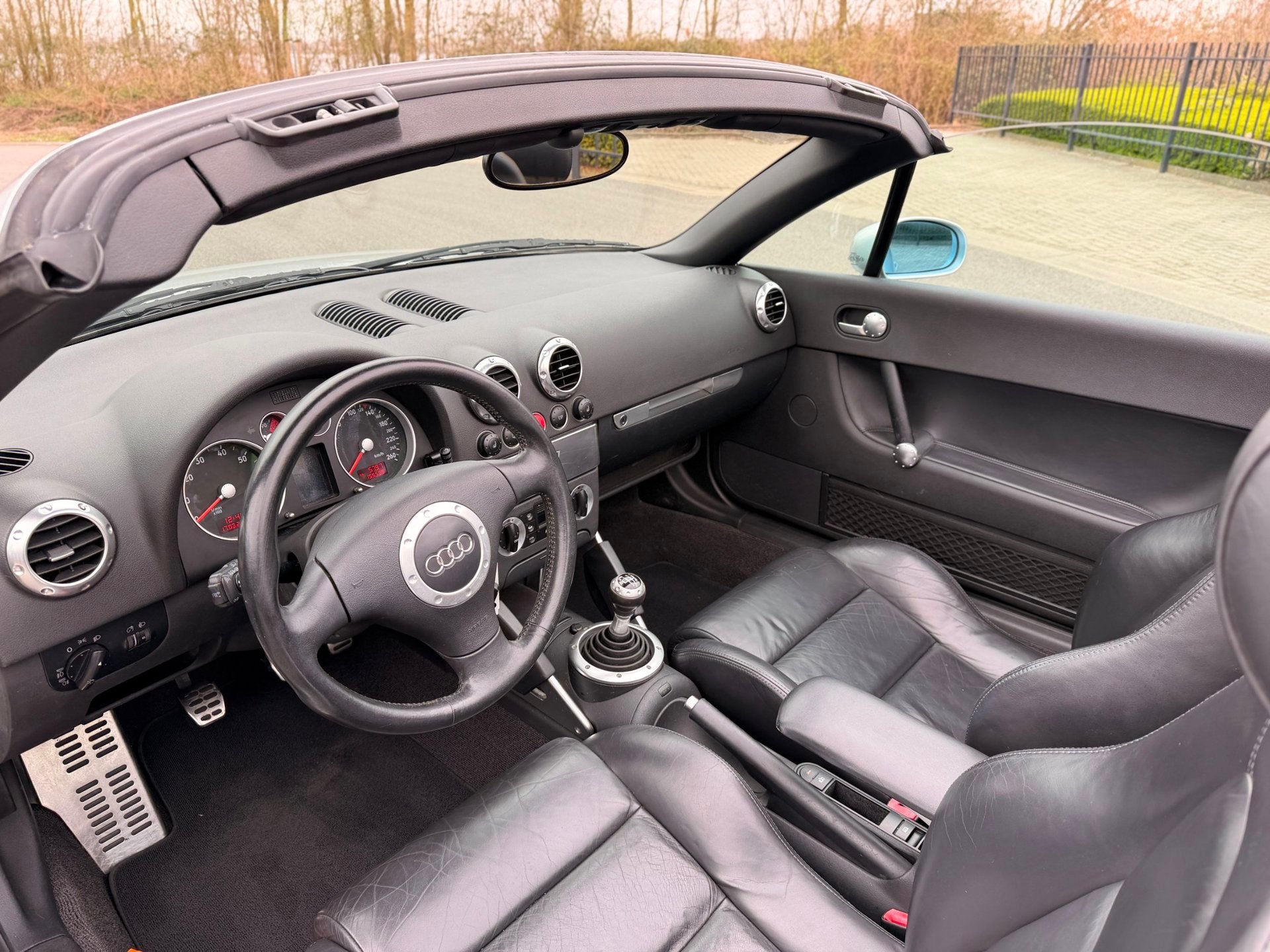 Audi TT Roadster 1.8 5V TURBO 180PK AIRCO/ECC LEER XENON ALL, Auto's, Audi, Voorwielaandrijving, TT, Gebruikt, Zwart