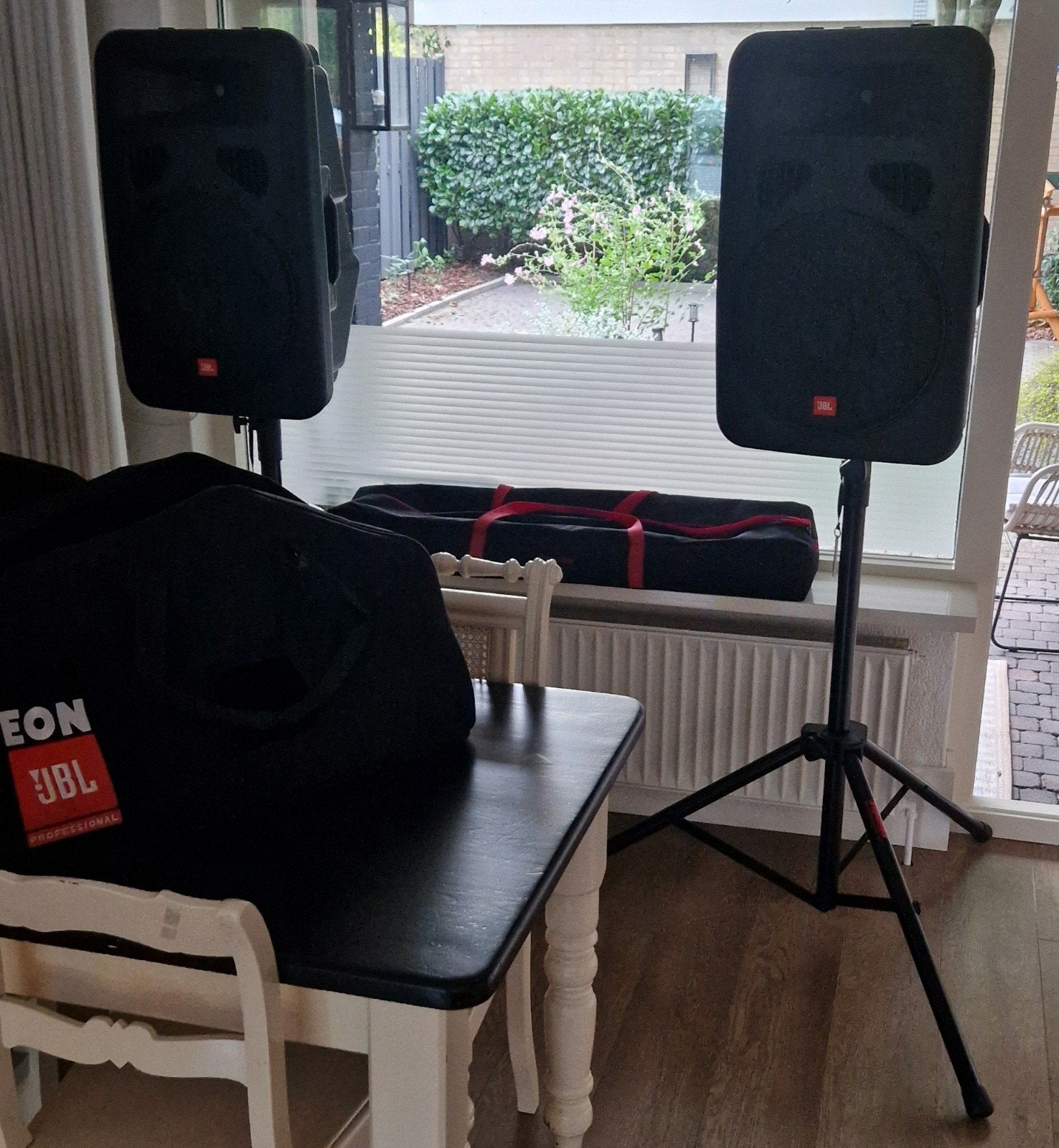 JBL EON15 G2/230 speakerset met kabels, tassen en standaards, Inclusief standaarden, JBL, Zo goed als nieuw, Ophalen