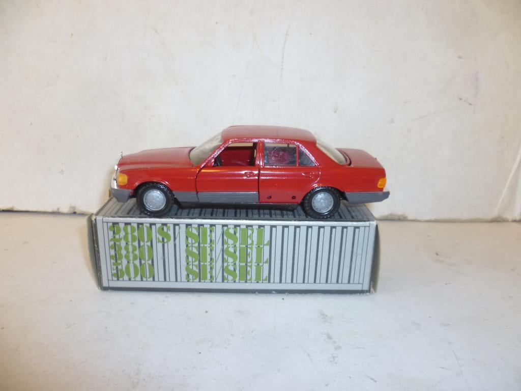 NZG Mercedes Benz 280 SE SEL  1:35 modelauto., Ophalen of Verzenden, Zo goed als nieuw, Auto