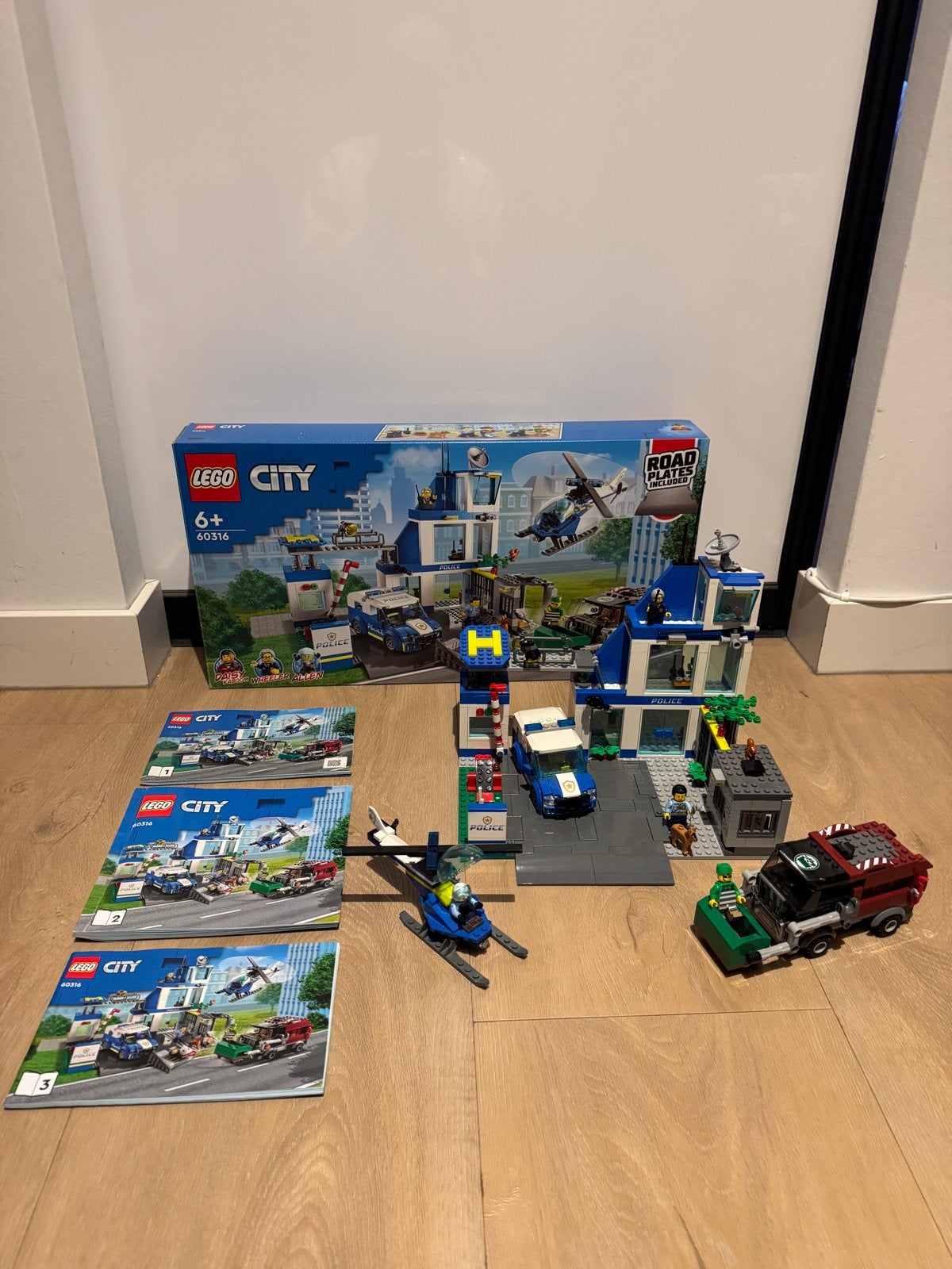 LEGO City Politiebureau 60316 - Complete set met doos, Kinderen en Baby's, City, Lego, Ophalen of Verzenden, Zo goed als nieuw