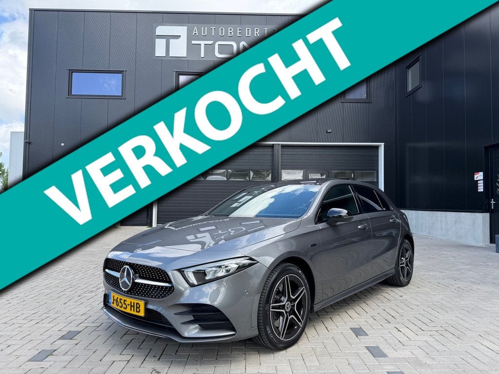 Mercedes-Benz A-klasse 250 e AMG / Night / Pano / Sfeerverli, Auto's, Mercedes-Benz, Gebruikt, 4 cilinders, 15 kWh, Bedrijf