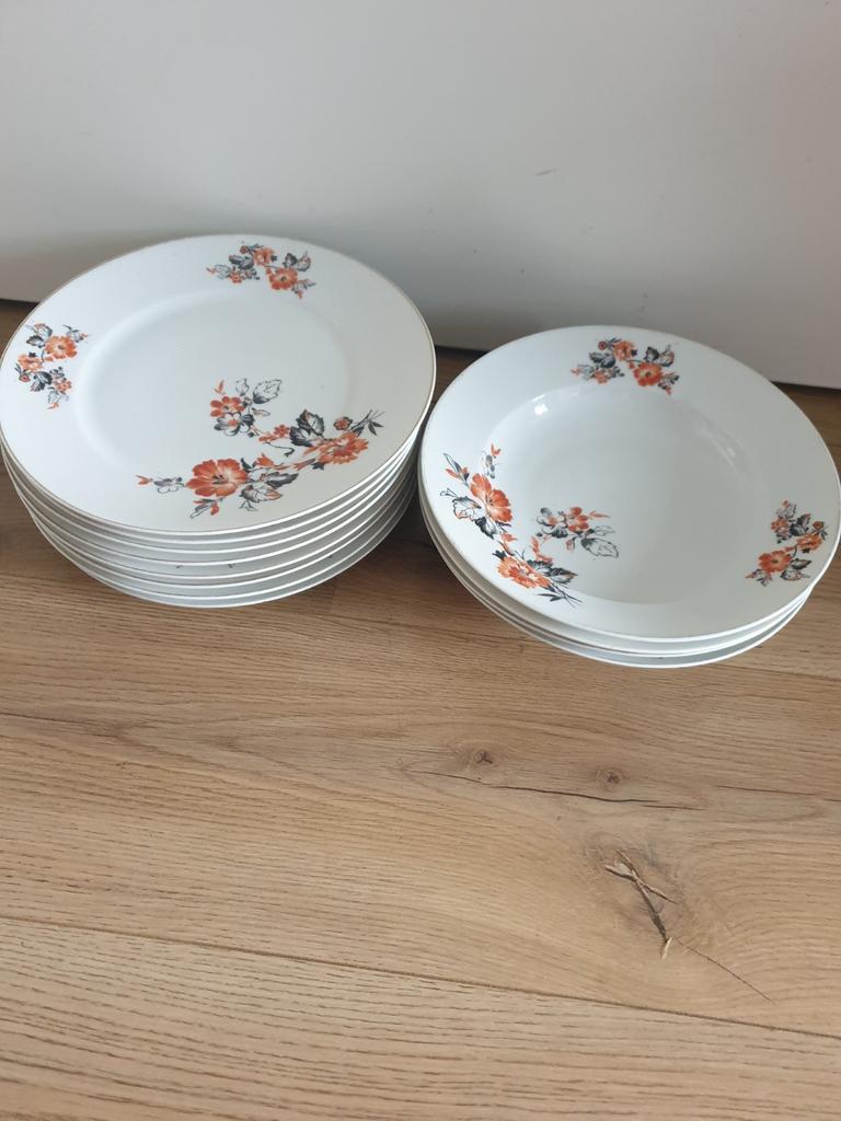 Vintage Borden met Bloemenmotief, Huis en Inrichting, Keuken | Servies, Ophalen, Gebruikt, Bord(en), Overige stijlen