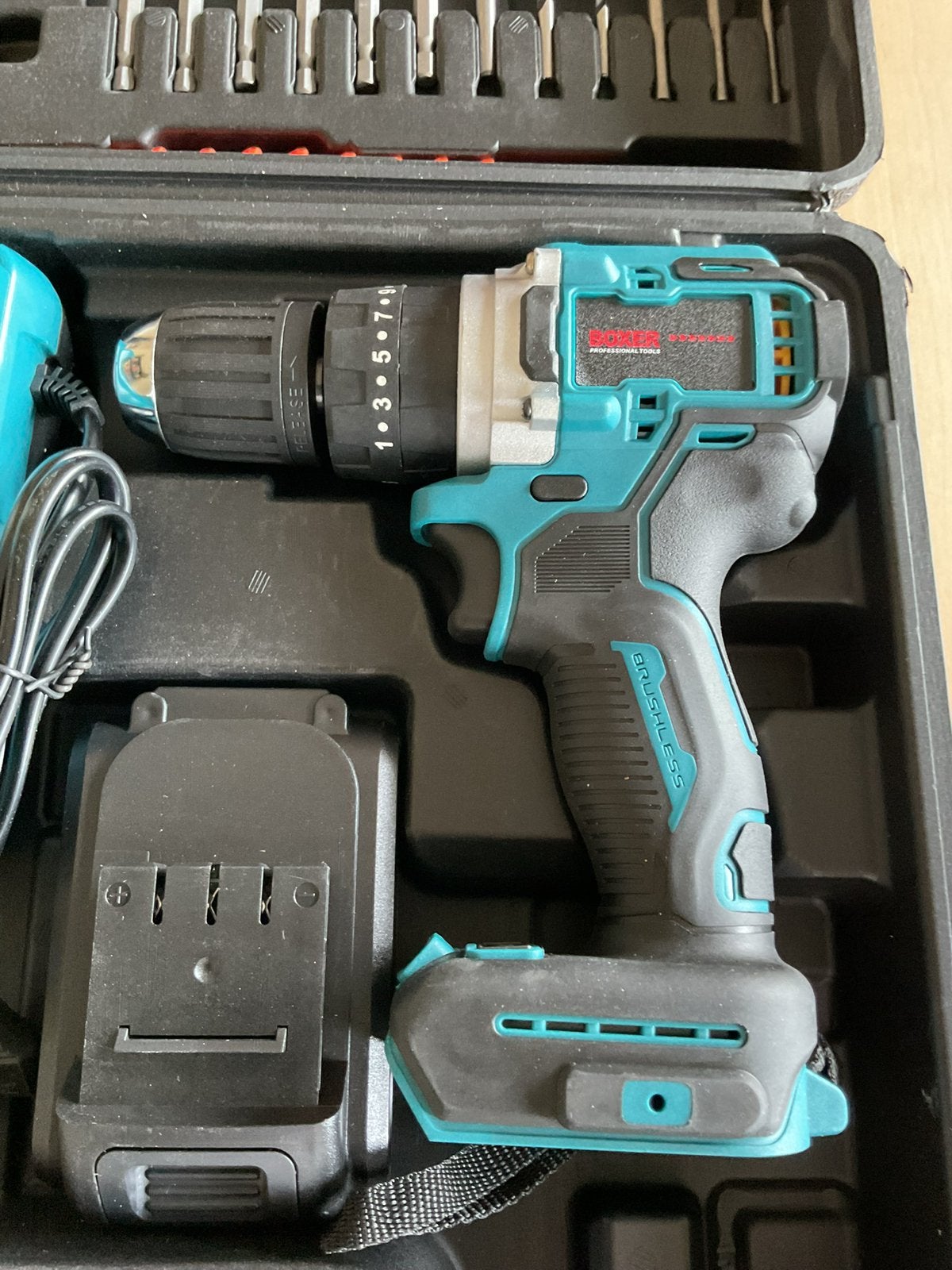 24 v Boor schroefmachine met hamerfunctie en 2 accu,s, Ophalen of Verzenden, Nieuw, Boor- en Schroefmachine