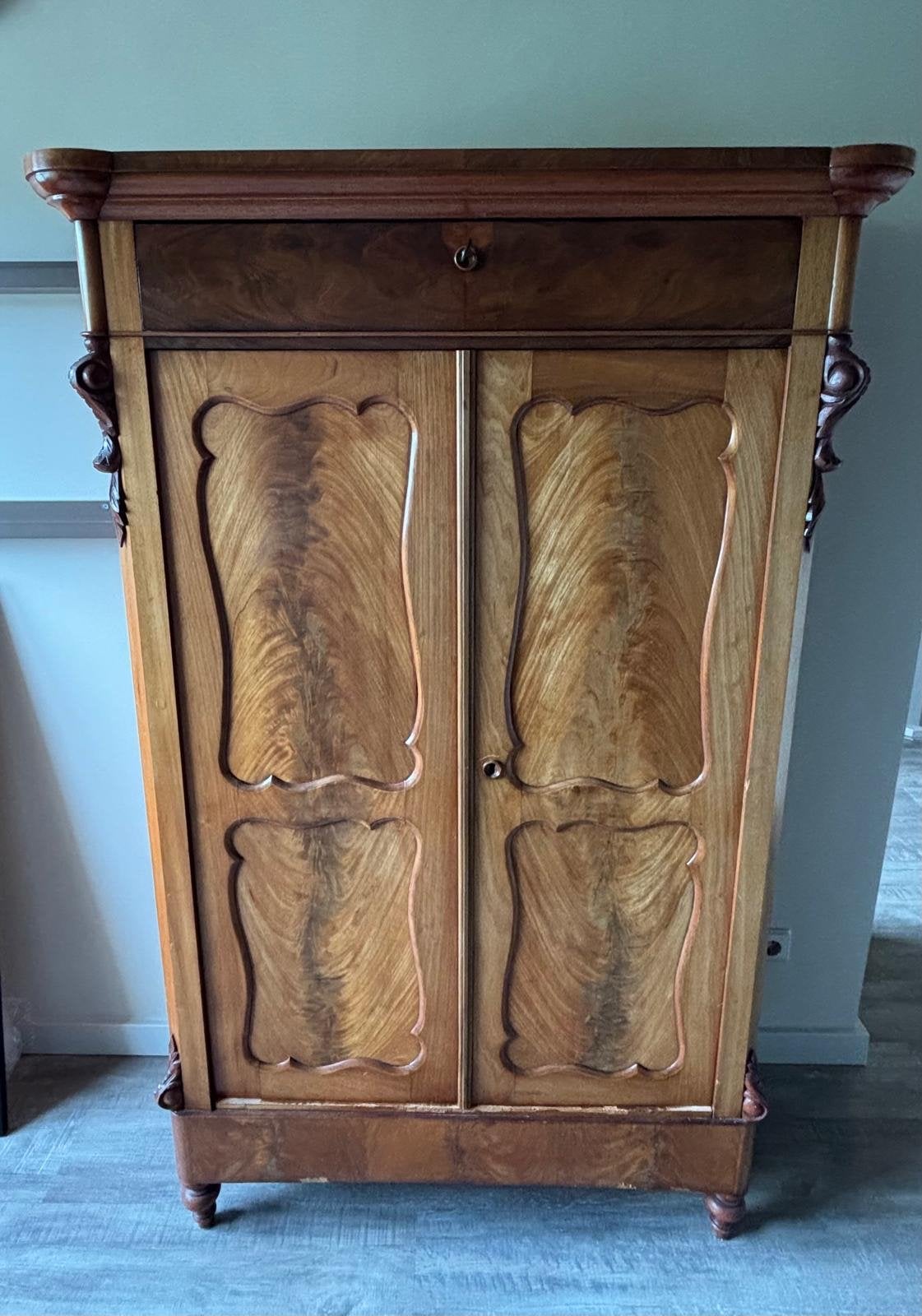Prachtige Biedermeier meidenkast van mahoniehout, Ophalen