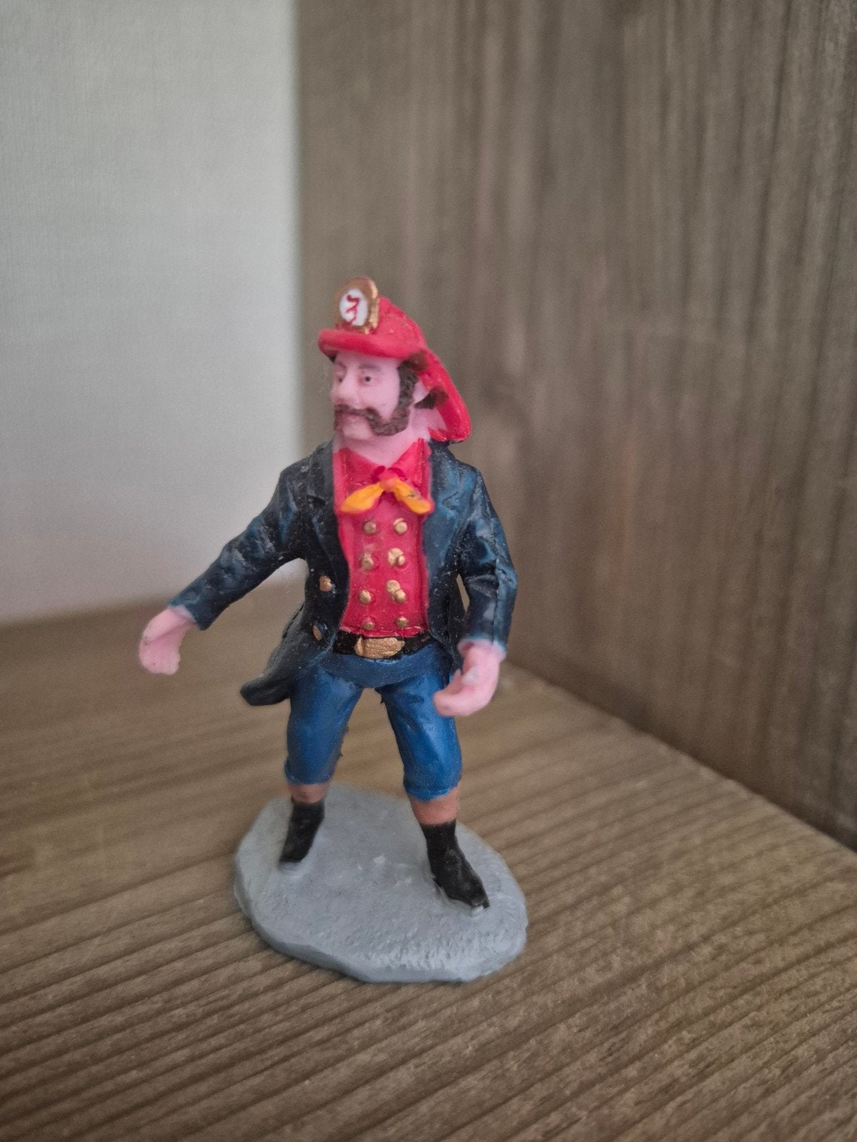 Lemax figuur 20 kerstdorp kersthuisjes, Ophalen of Verzenden, Zo goed als nieuw