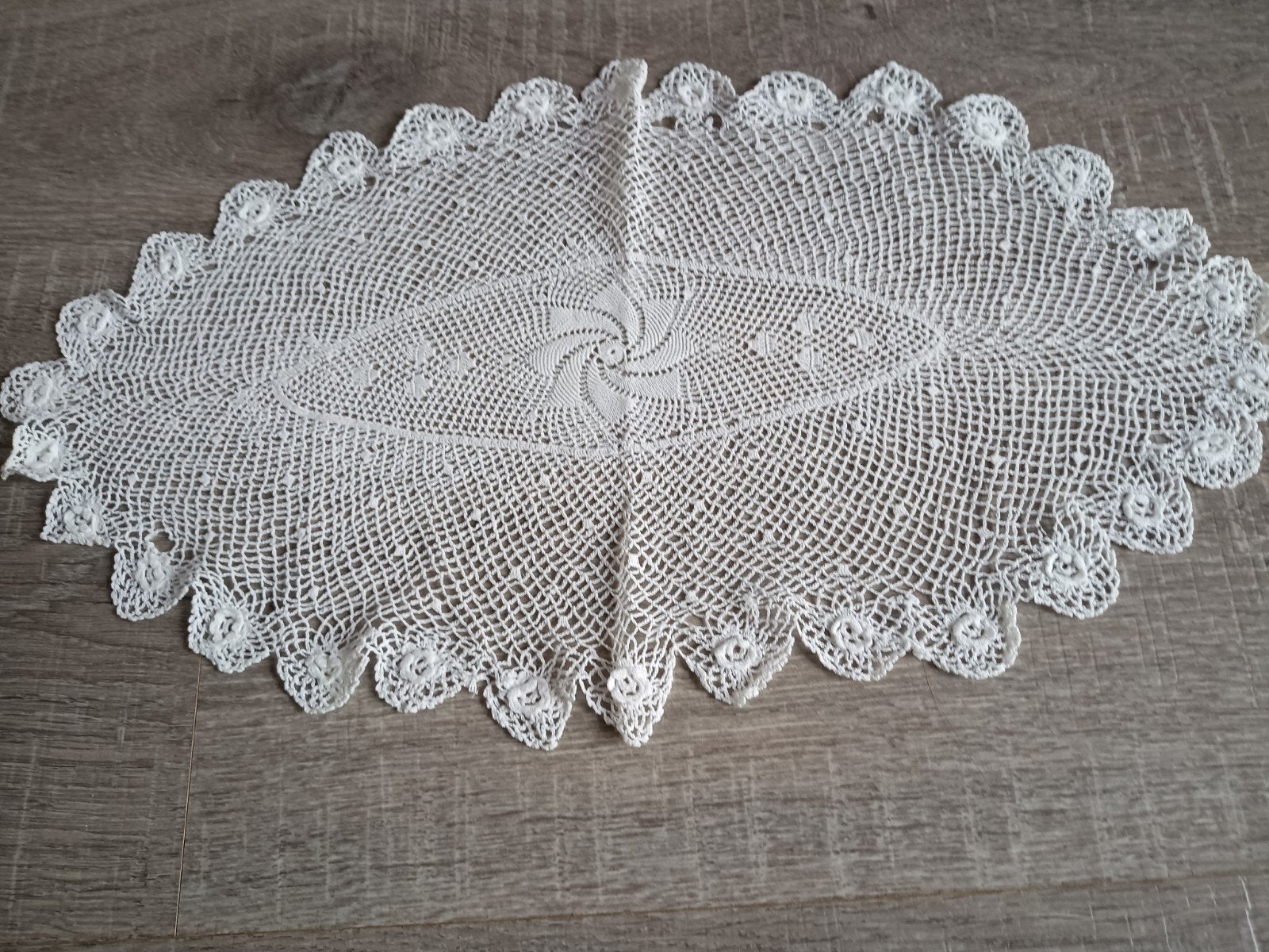 Vintage gehaakt kleedje, wit, ovaal, handgemaakt, Verzenden